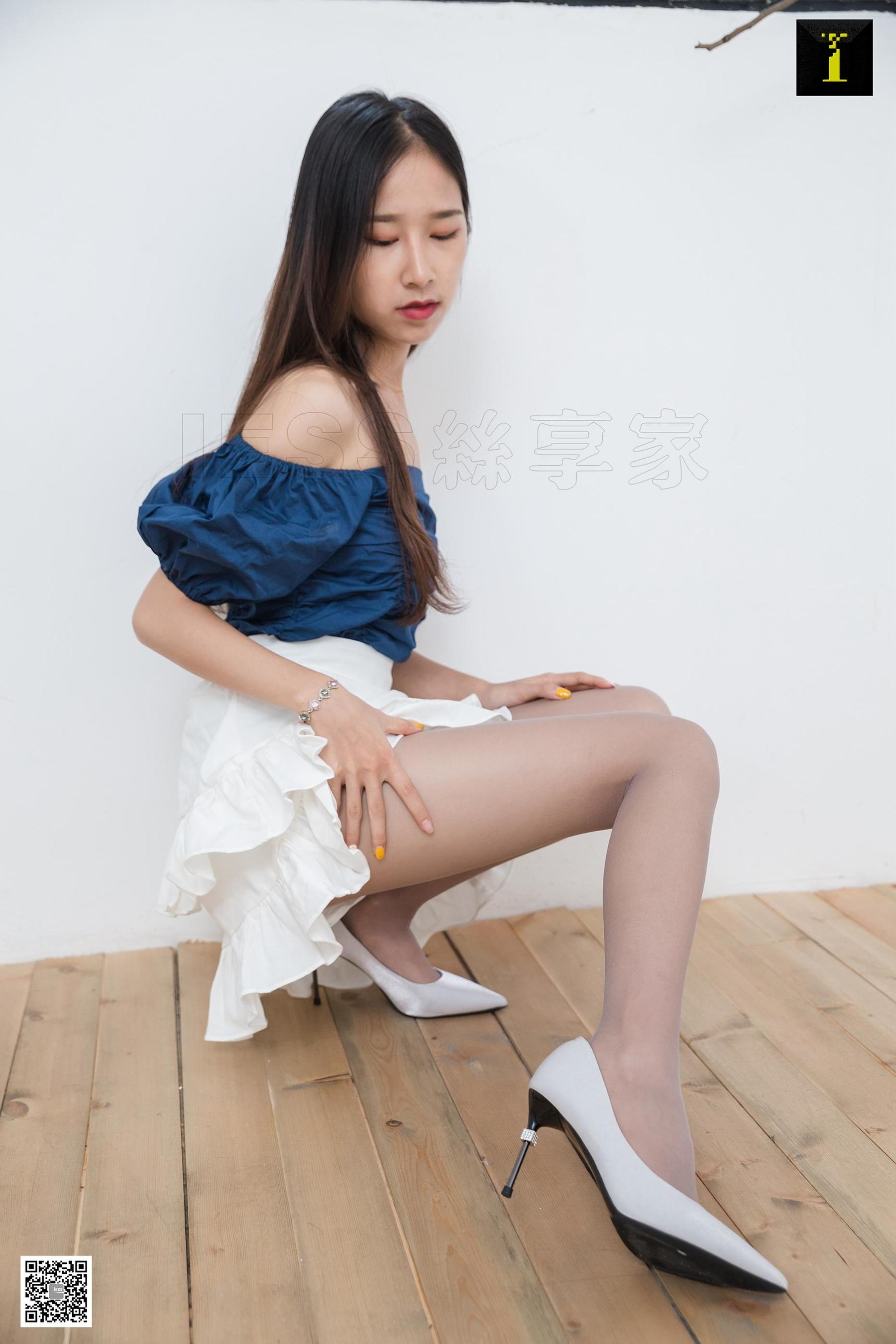 模特美子 《回家换鞋的美子》 [IESS] 美腿丝足写真集第6张