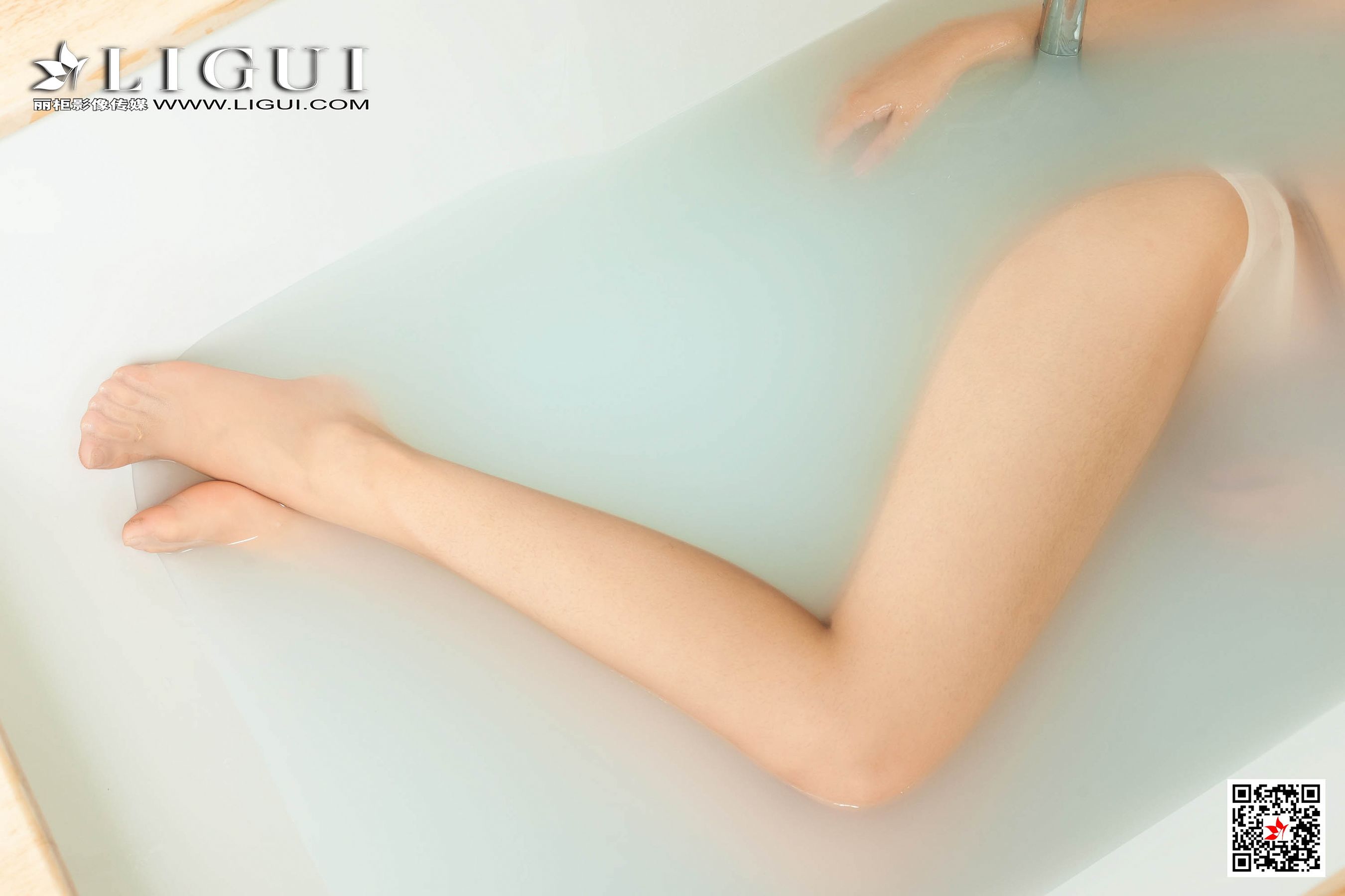 Model 安娜《浴室白衬衫丝足》 [丽柜LIGUI] 写真集第5张