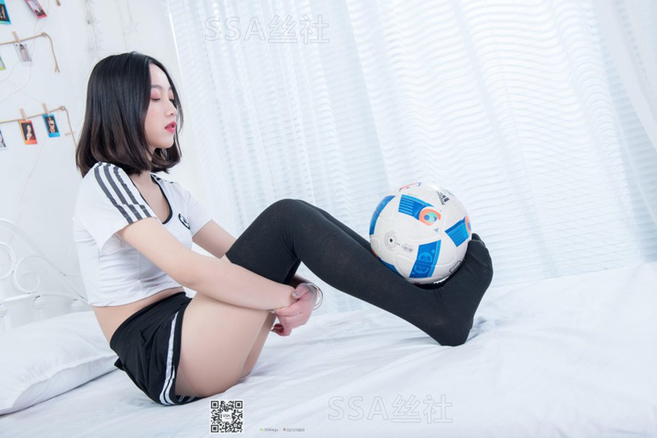 [SSA丝社] NO.086 大大的足球宝贝肉丝黑袜玩球 在现浏览第18张