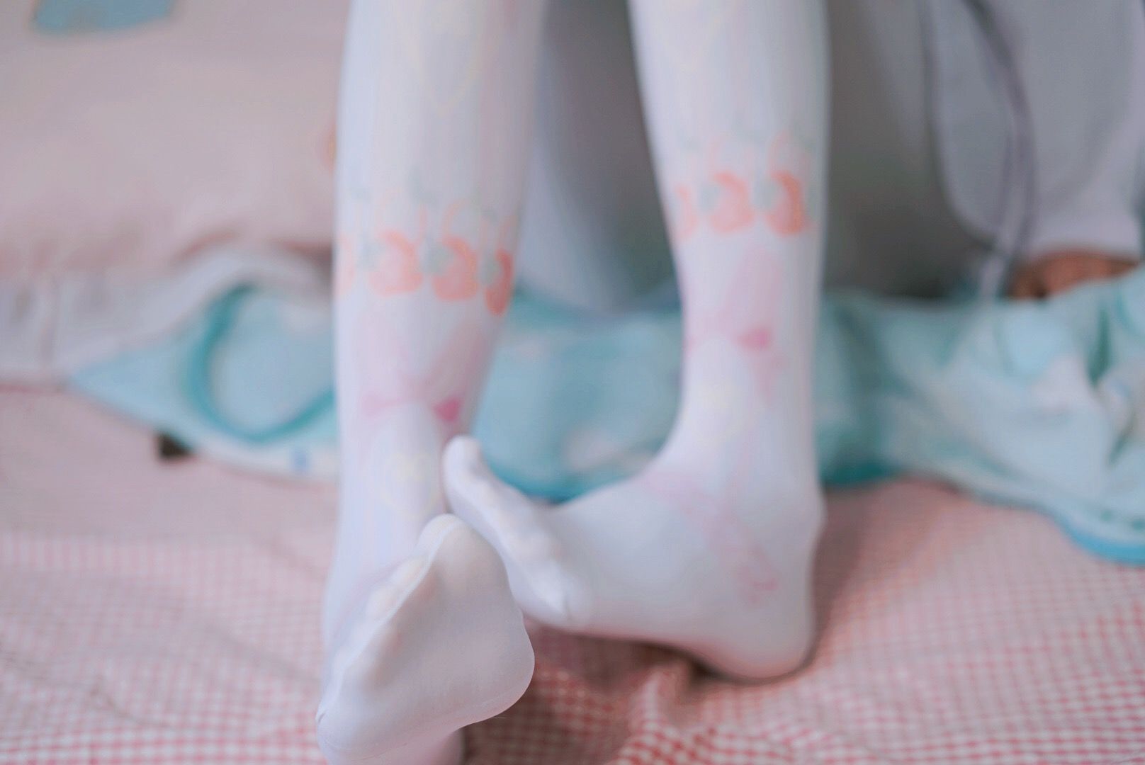 [网红COSER写真] 萌妹子眼酱大魔王w - 踩玩偶第2张