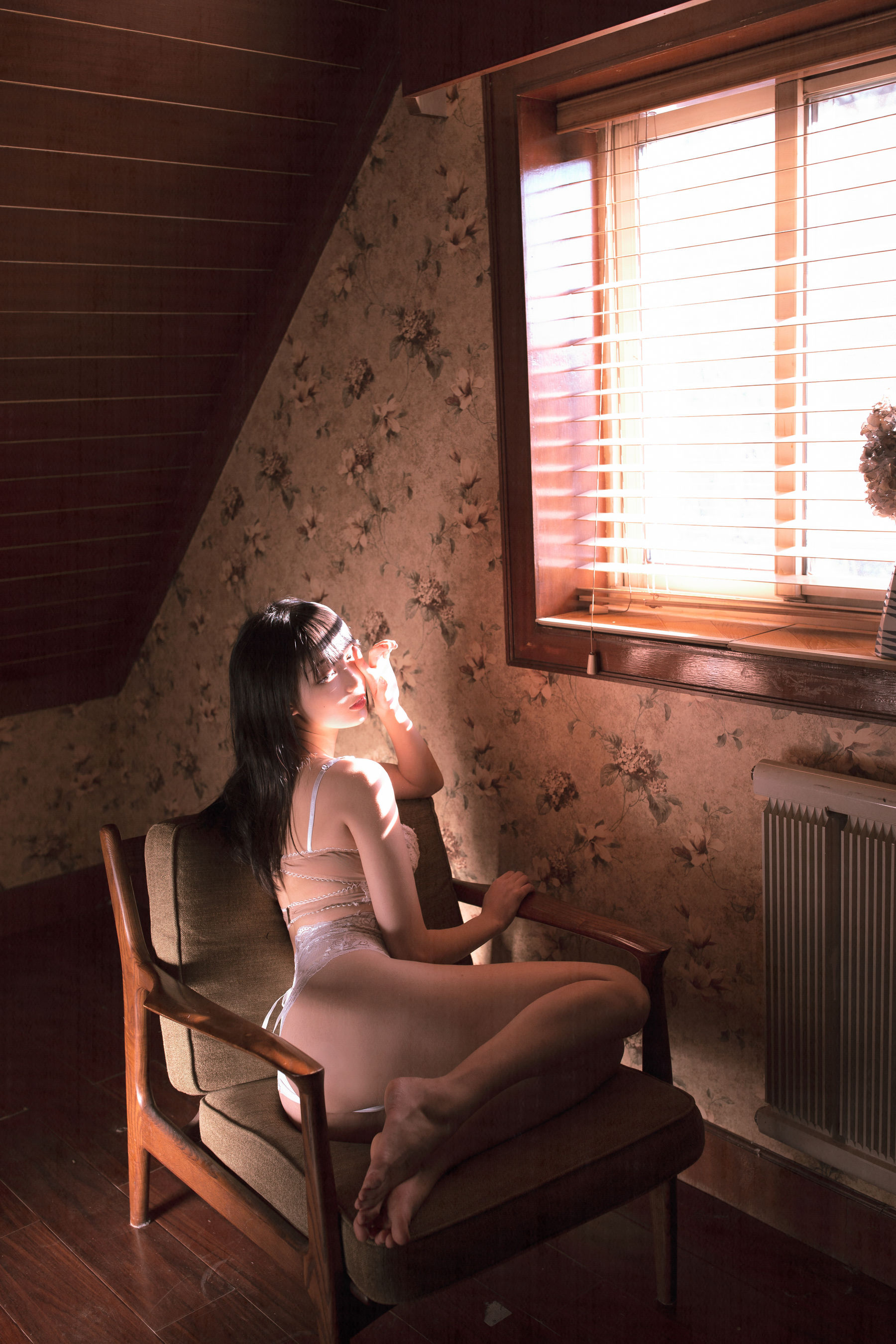 [COS福利] 周叽是可爱兔兔 - 阁楼少女第6张