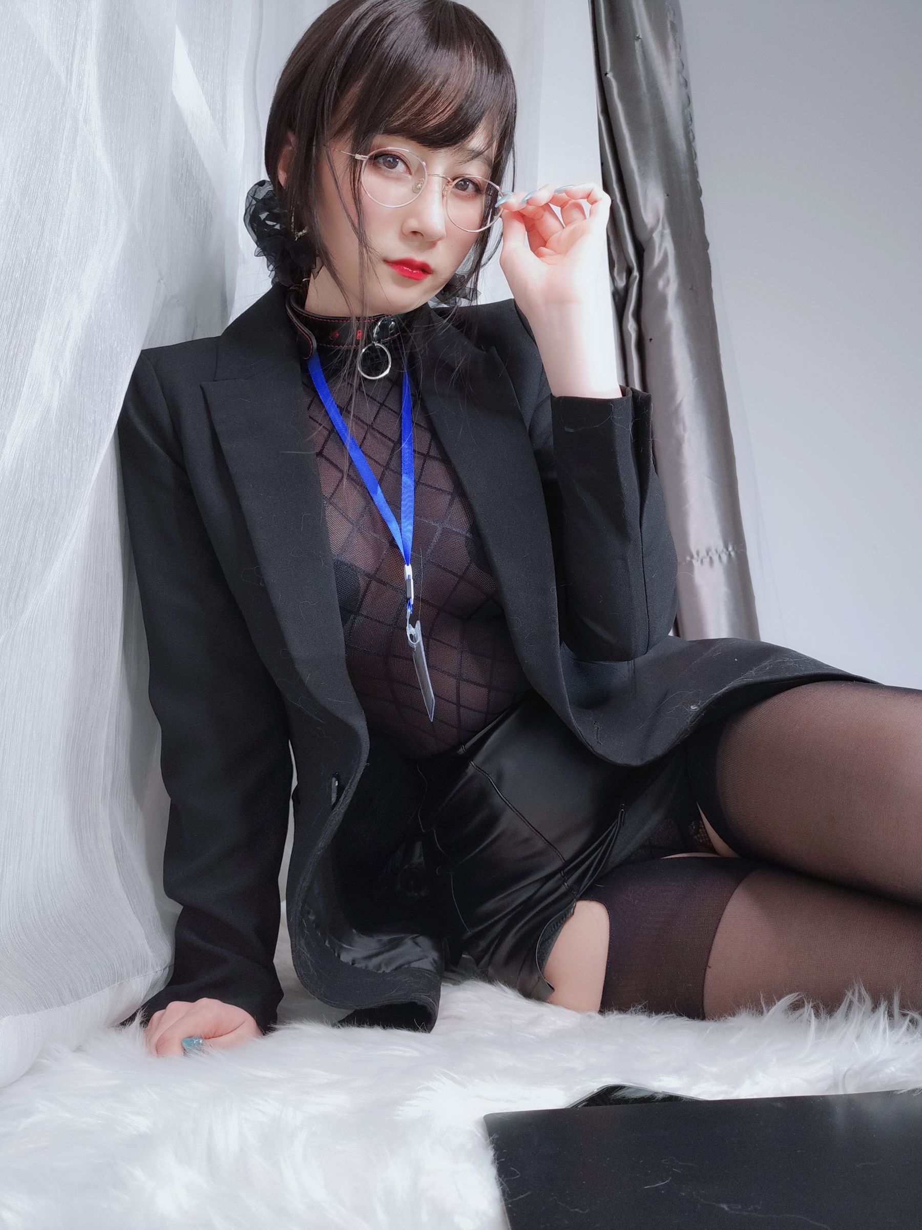 [网红COSER写真] Coser小姐姐白银 - 黑丝情趣第8张