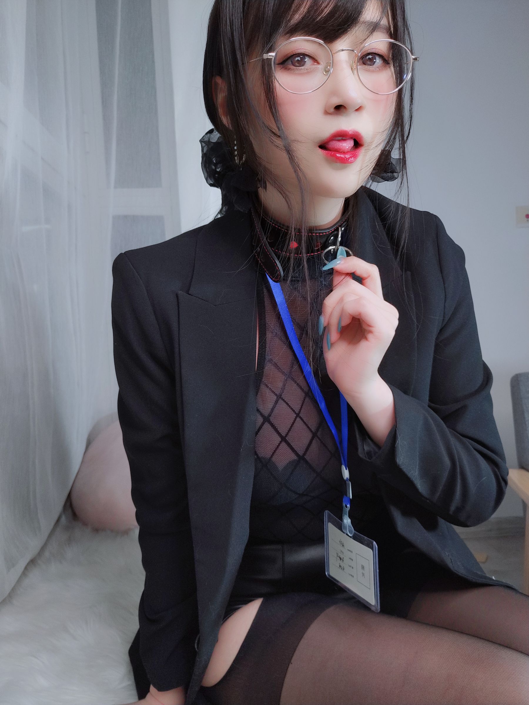 [网红COSER写真] Coser小姐姐白银 - 黑丝情趣第9张