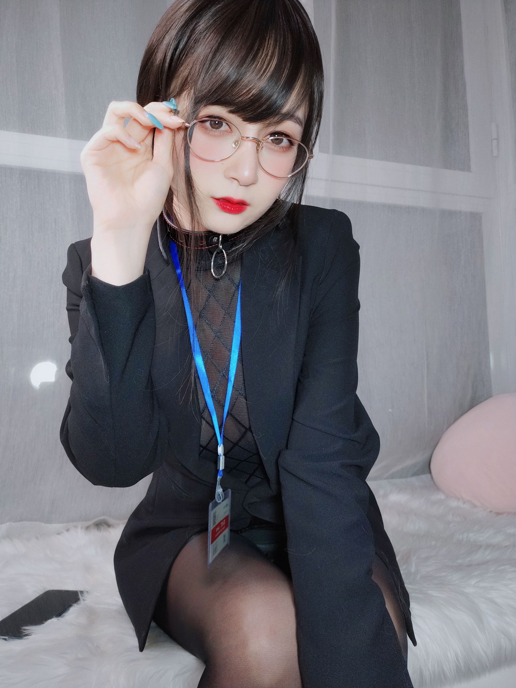 [网红COSER写真] Coser小姐姐白银 - 黑丝情趣第5张