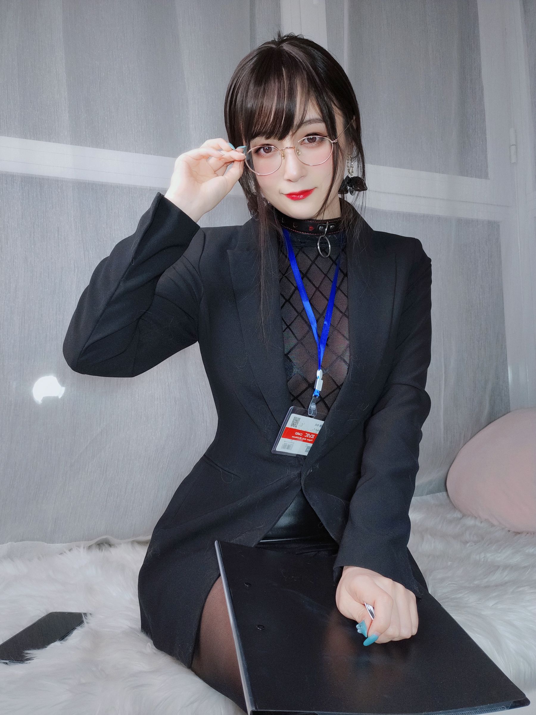 [网红COSER写真] Coser小姐姐白银 - 黑丝情趣第4张