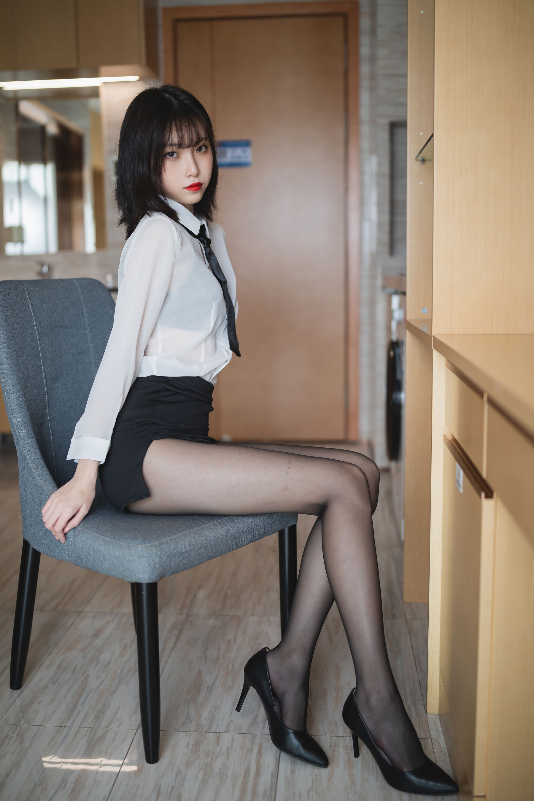 [福利COS] 许岚 - OL制服第4张