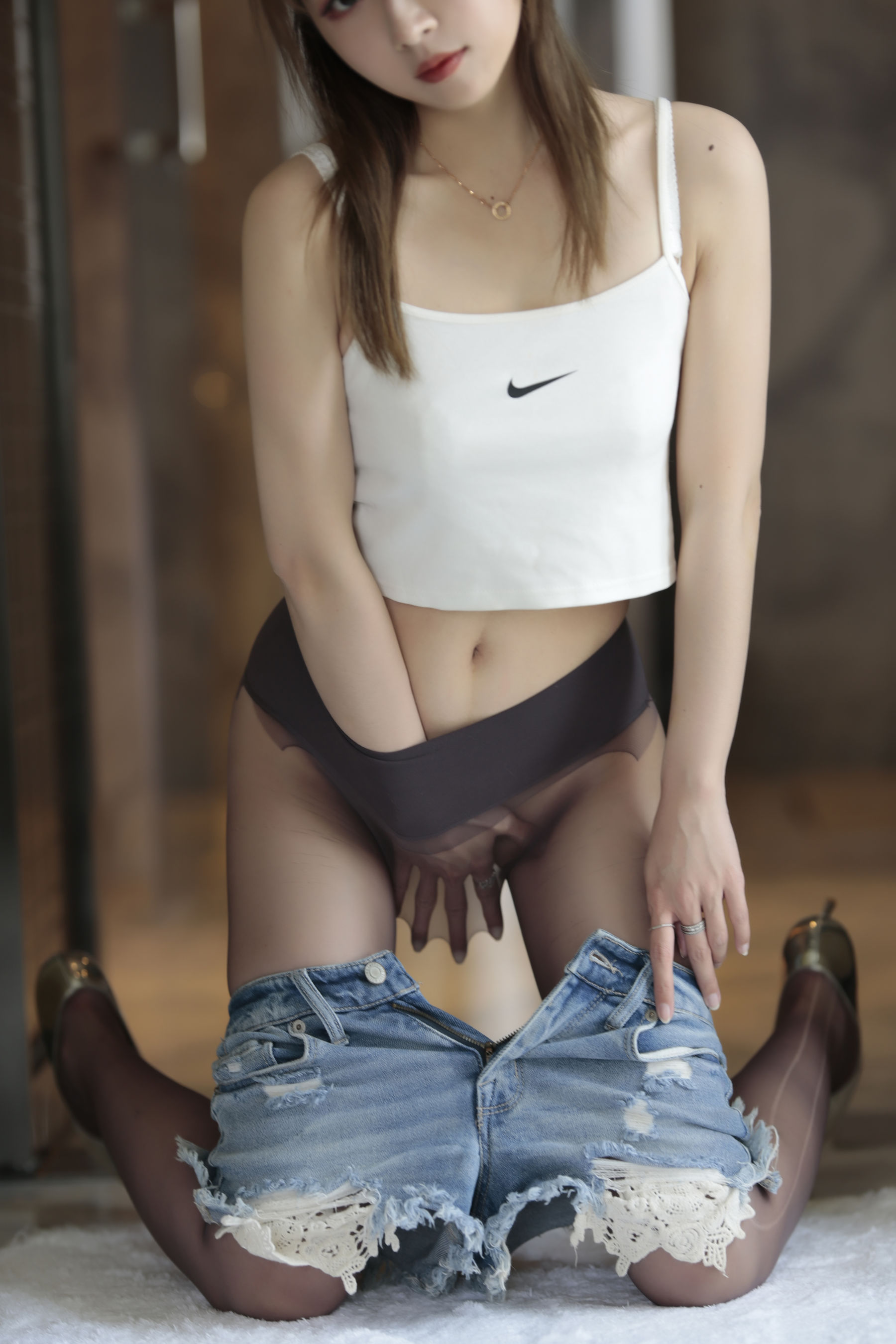 [福利COS] 斗鱼主播小女巫露娜 - 牛仔小裤裤第19张