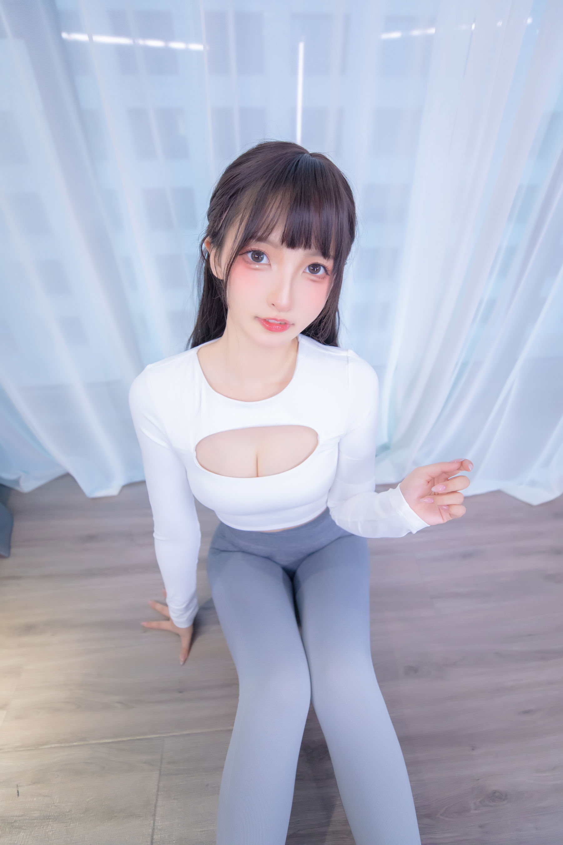 [网红COS] 萝莉神楽板真冬 瑜伽少女第23张