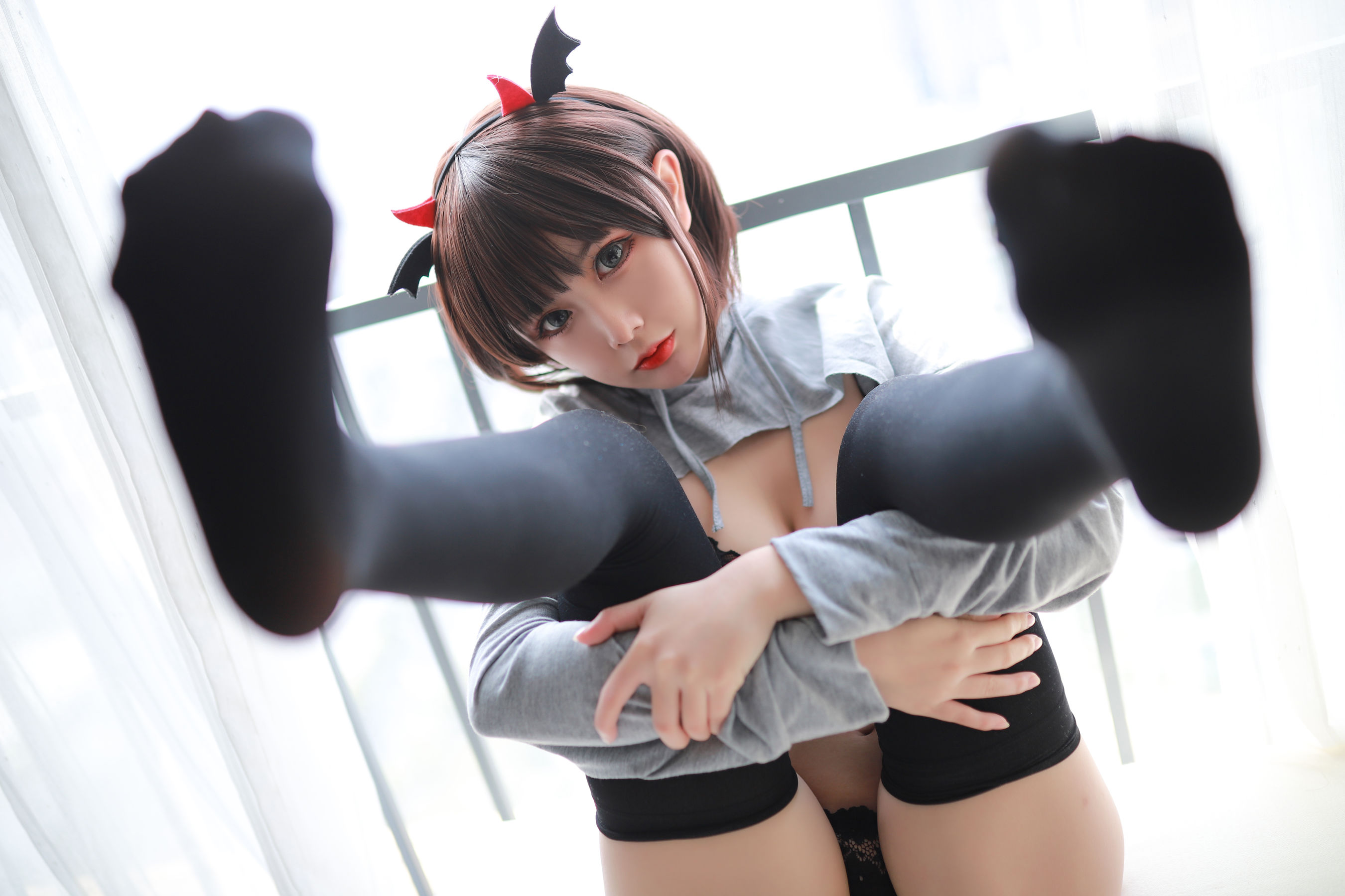 [网红COS] 动漫博主您的蛋蛋 - 开胸卫衣第3张