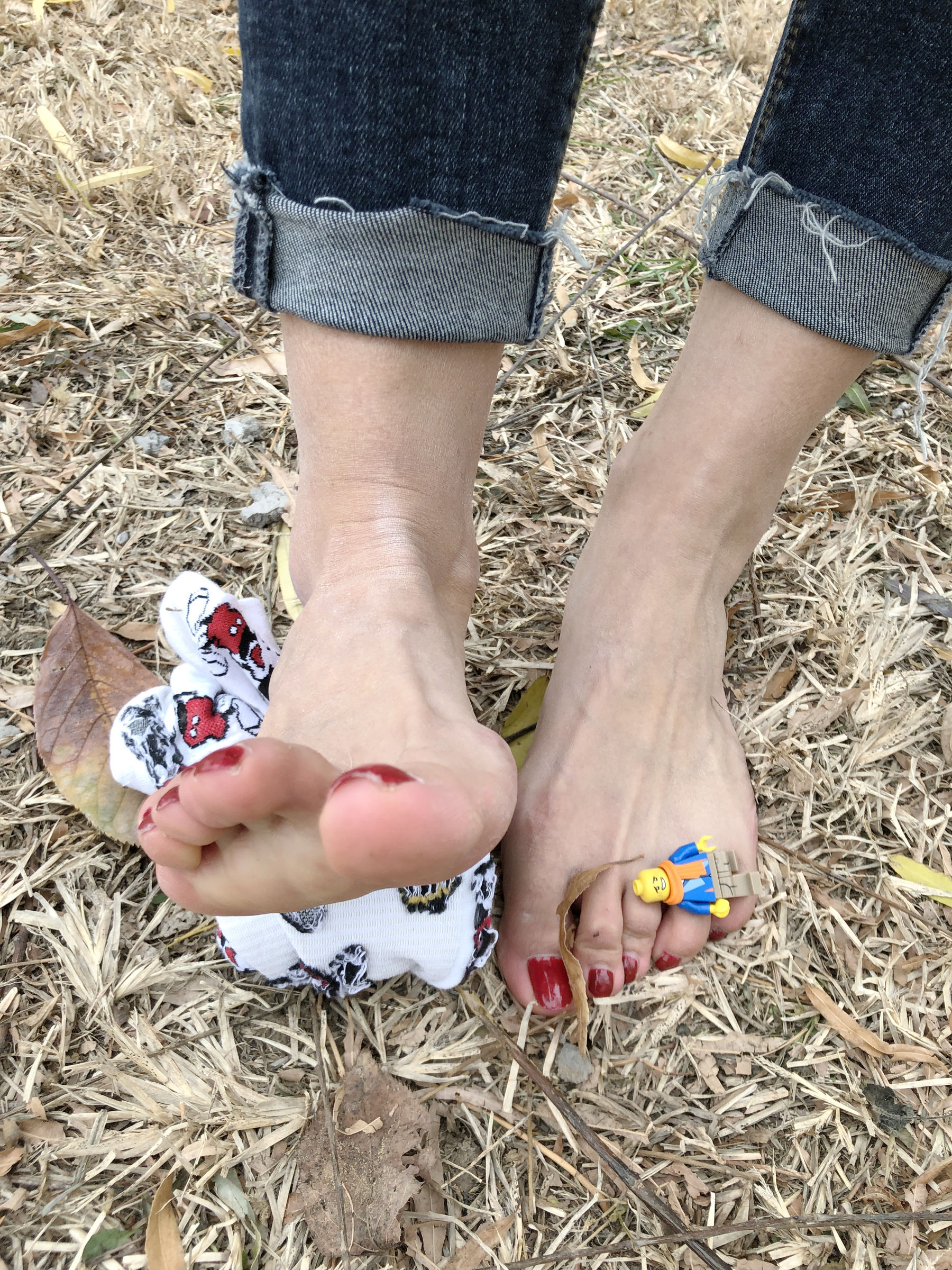 [福利COS] 安乔乔儿(Nia乔乔) No.010 红甲裸足第38张