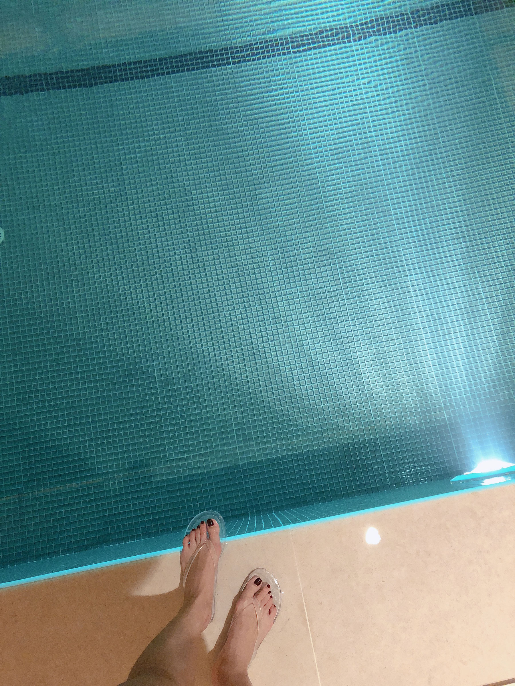 [福利COS] 安乔乔儿(Nia乔乔) No.012 泳池裸足第8张