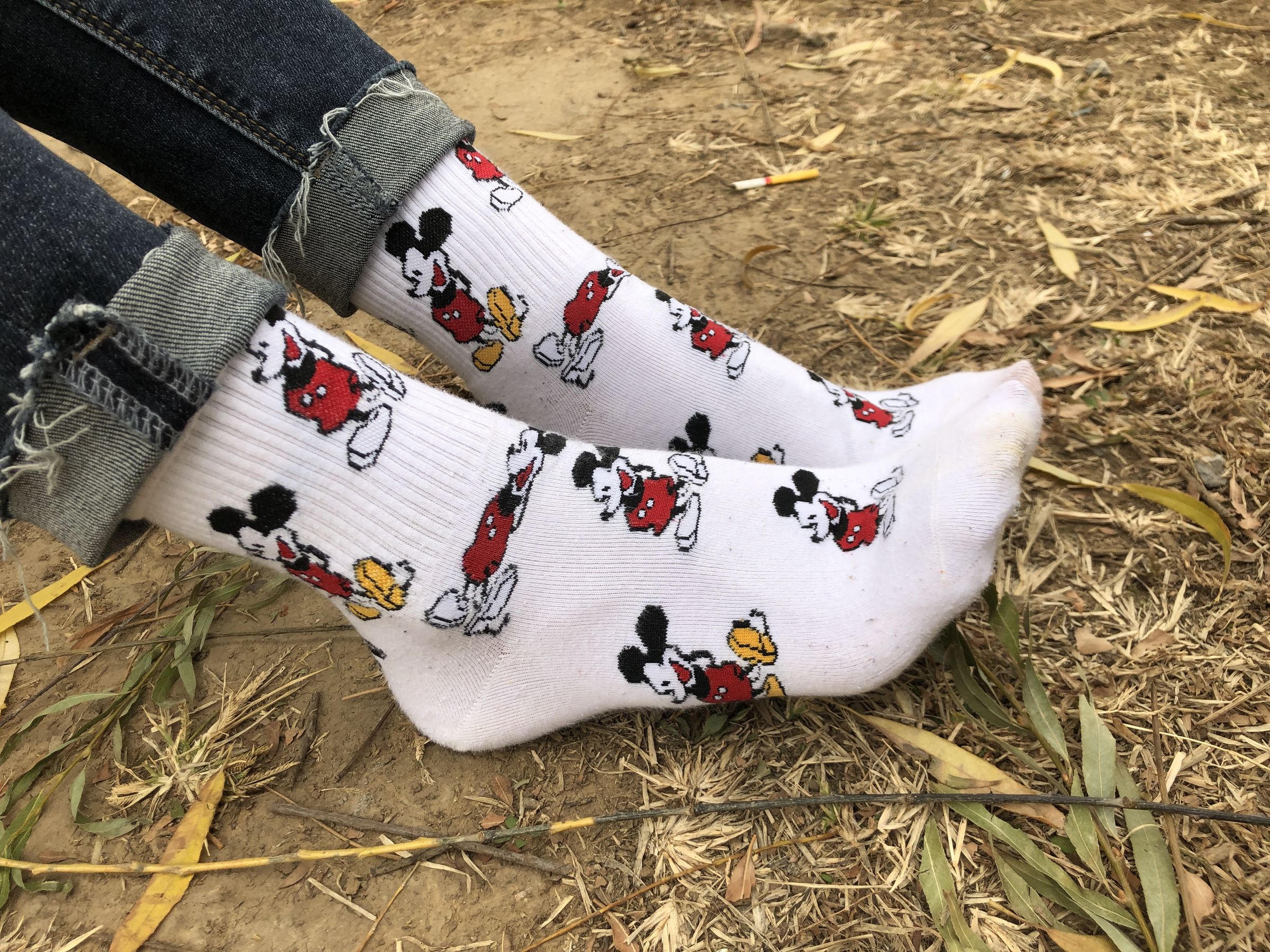 [福利COS] 安乔乔儿(Nia乔乔) No.010 红甲裸足第2张