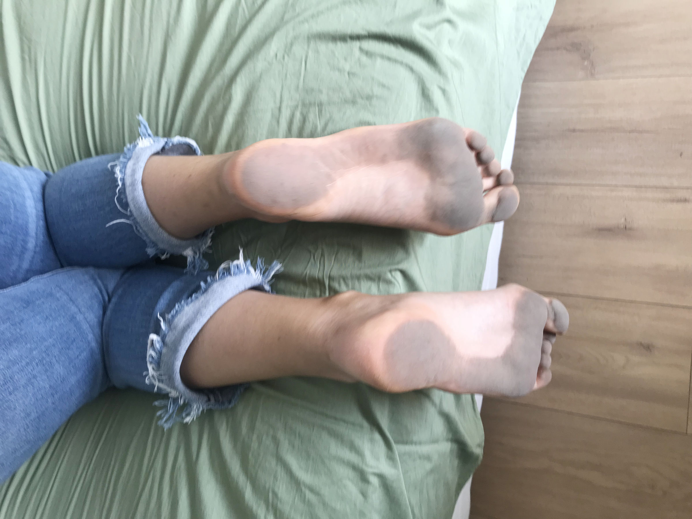 [福利COS] 安乔乔儿(Nia乔乔) No.015 脏脚踩鸡蛋第9张