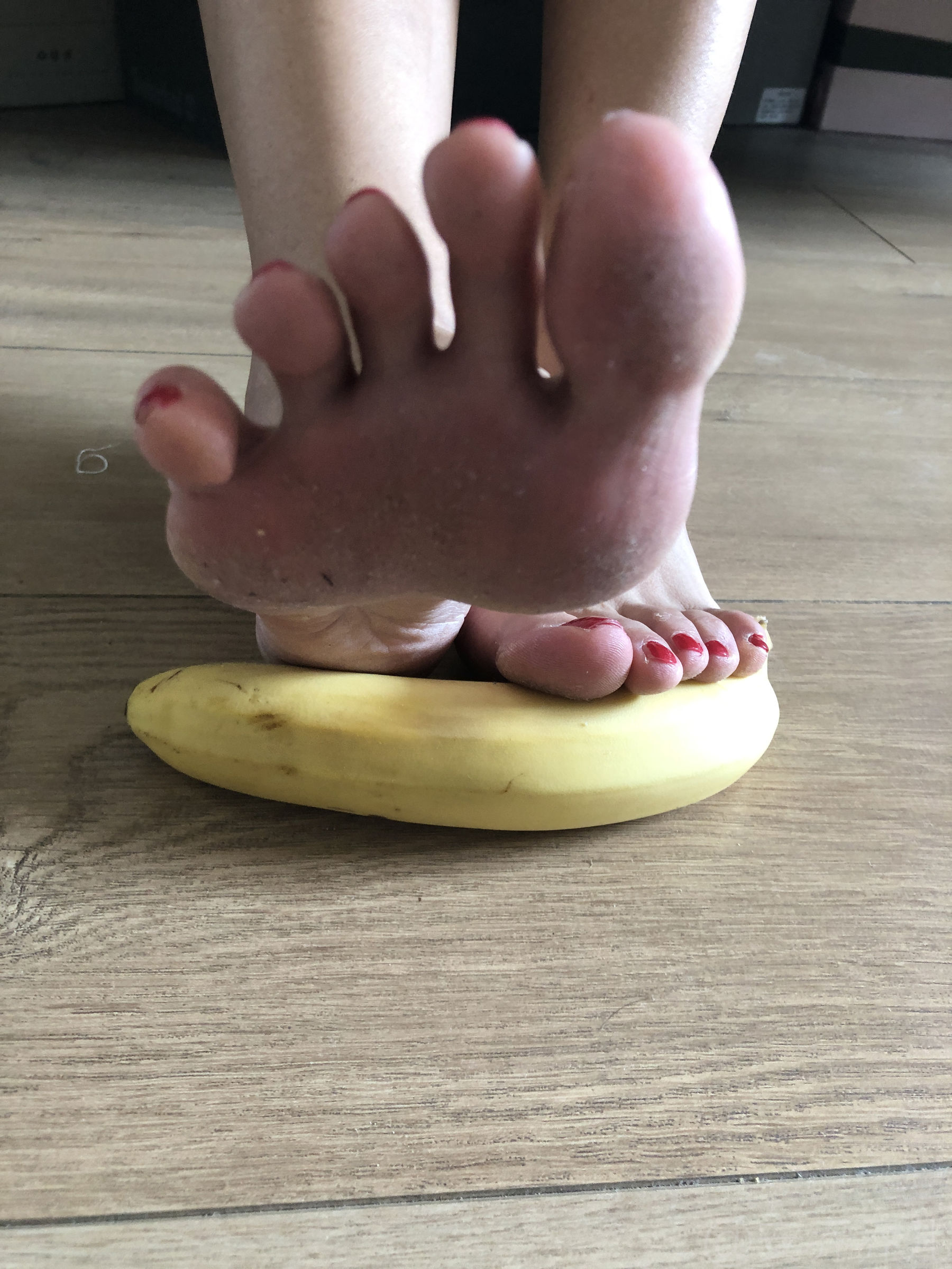 [福利COS] 安乔乔儿(Nia乔乔) No.009 踩香蕉第6张