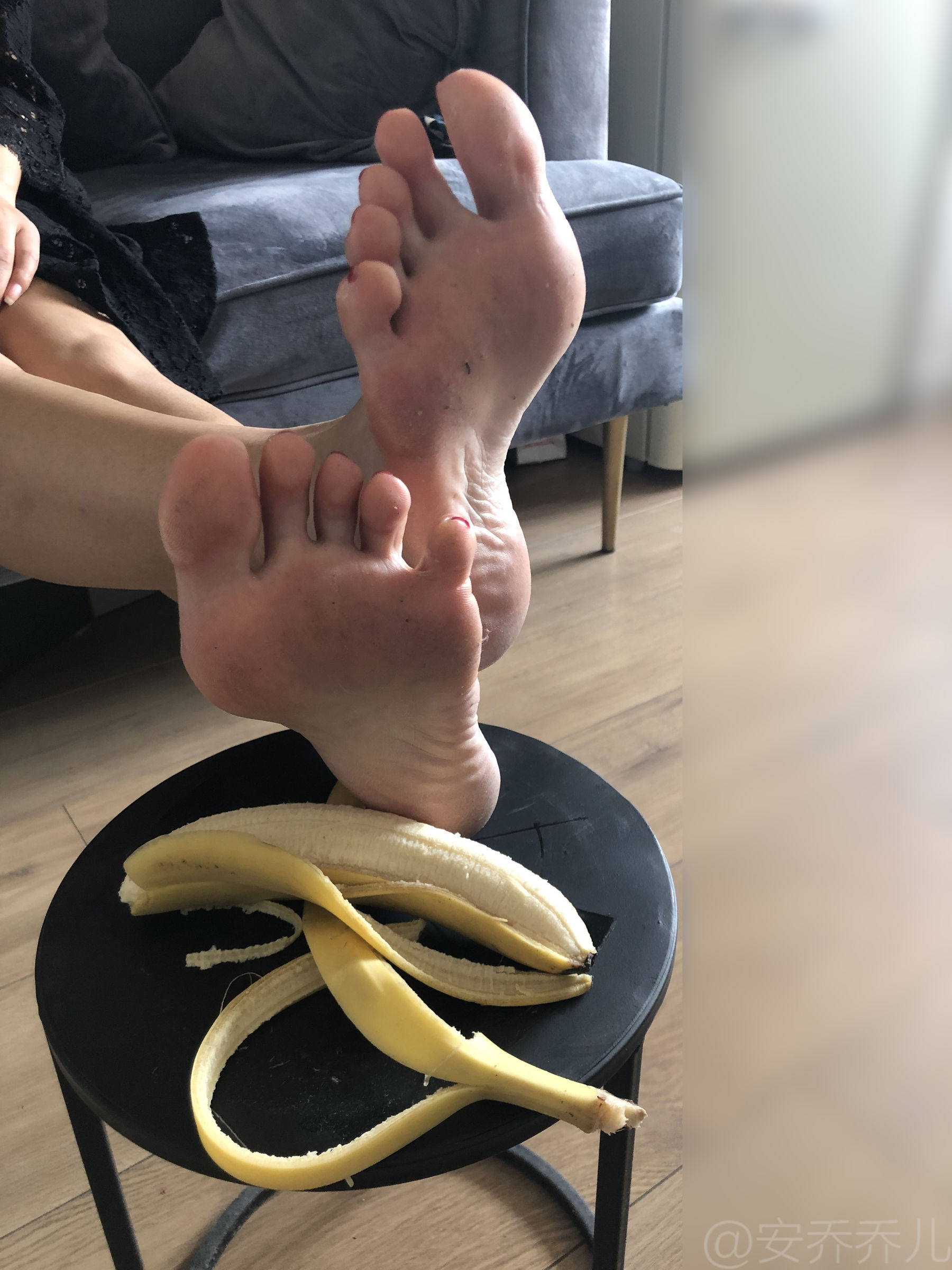 [福利COS] 安乔乔儿(Nia乔乔) No.009 踩香蕉第15张