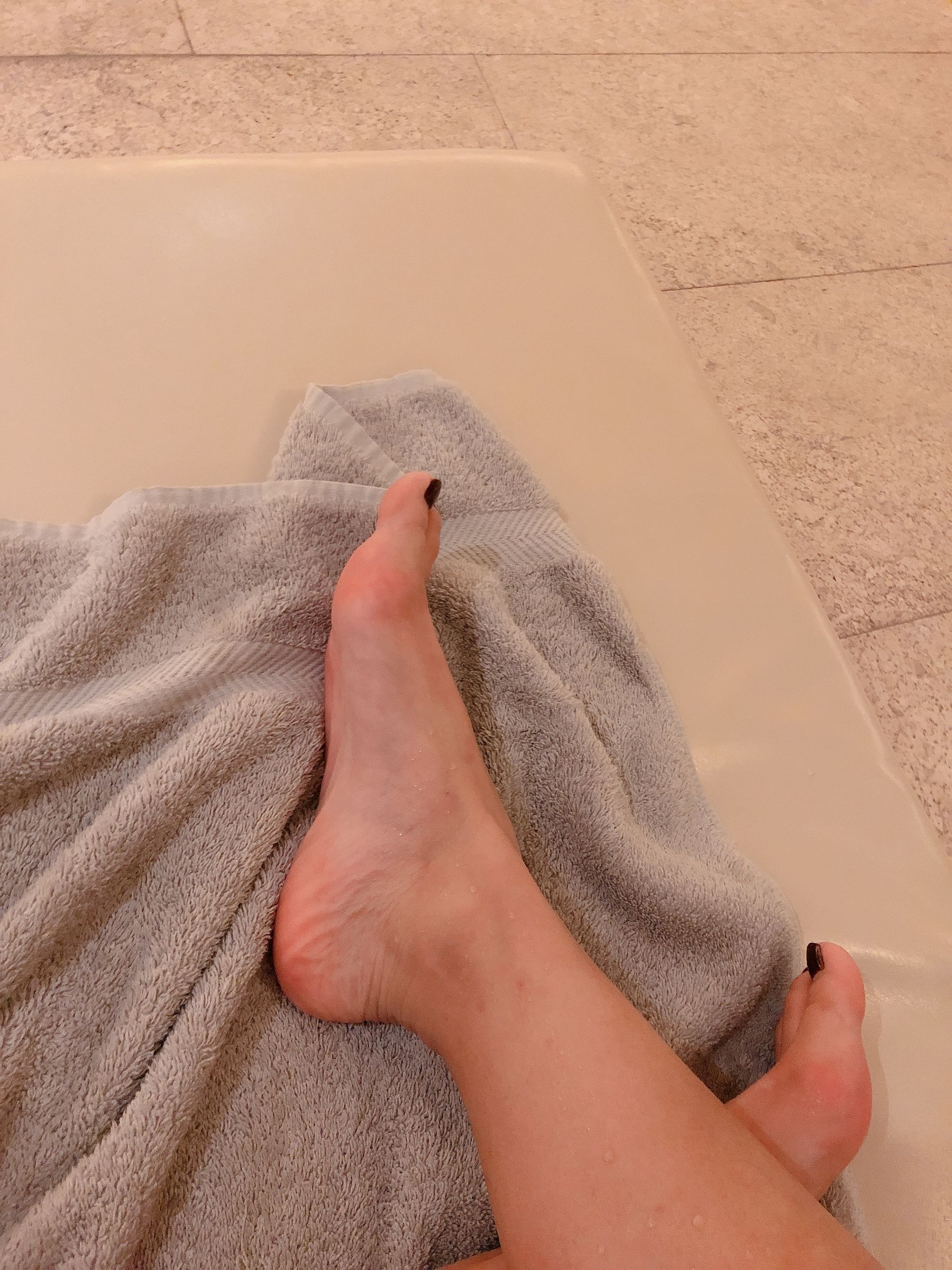 [福利COS] 安乔乔儿(Nia乔乔) No.012 泳池裸足第6张