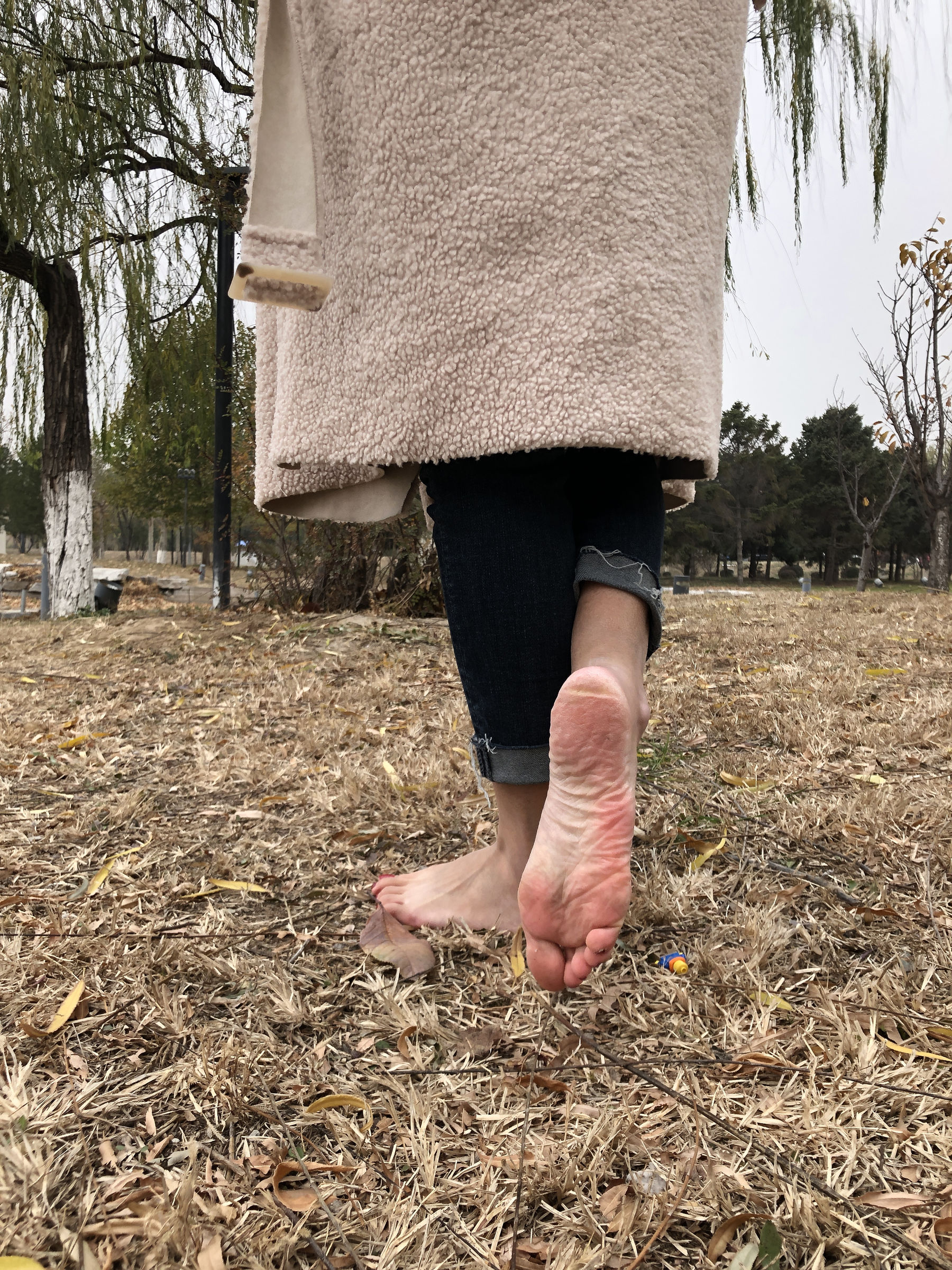 [福利COS] 安乔乔儿(Nia乔乔) No.010 红甲裸足第30张