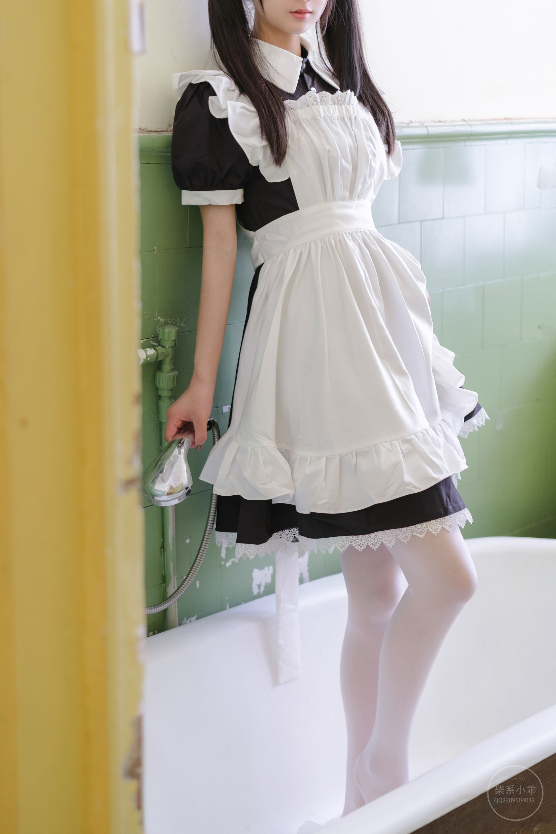 [福利COS] 柴系小乖(稚乖画册) - 夜夜白丝女仆第1张