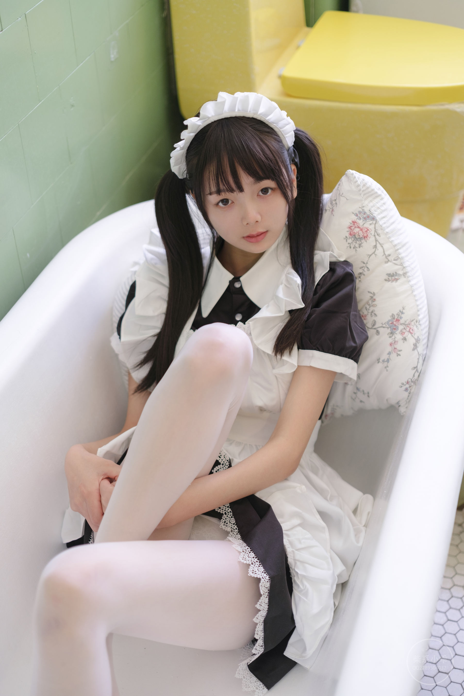 [福利COS] 柴系小乖(稚乖画册) - 夜夜白丝女仆第20张