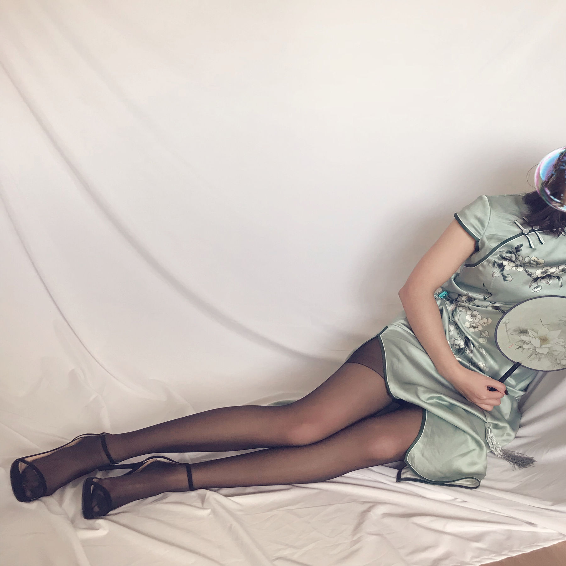 [福利COS] 安乔乔儿(Nia乔乔) No.017 安乔乔儿 黑丝旗袍第25张