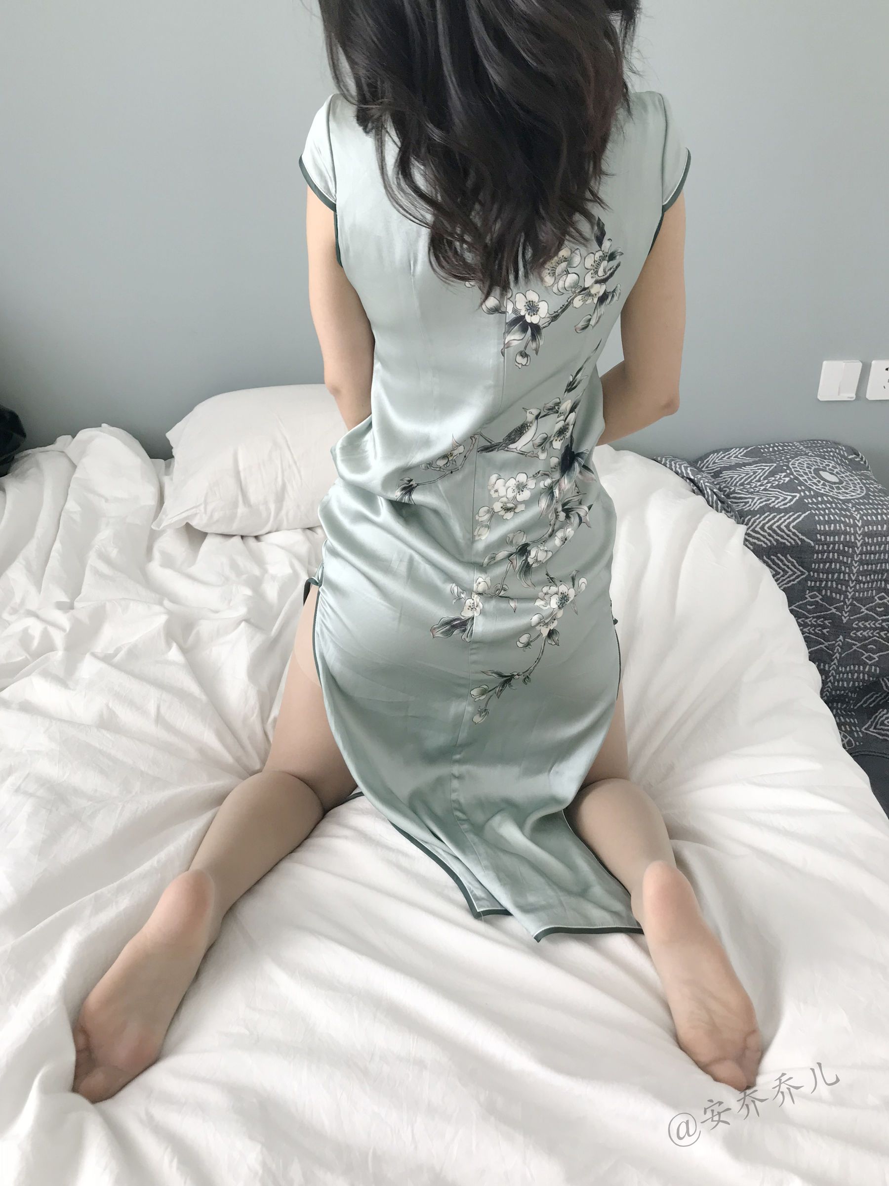 [福利COS] 安乔乔儿(Nia乔乔) No.017 安乔乔儿 黑丝旗袍第9张