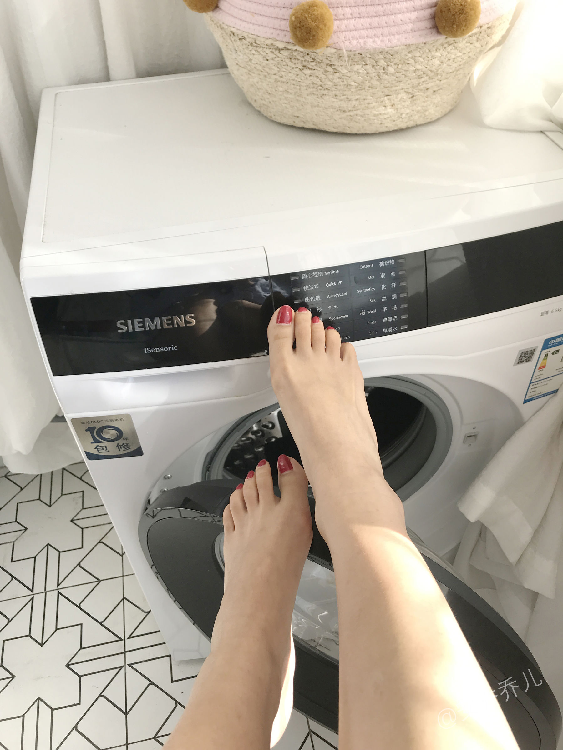 [福利COS] 安乔乔儿(Nia乔乔) No.016 阳台洗衣房第2张