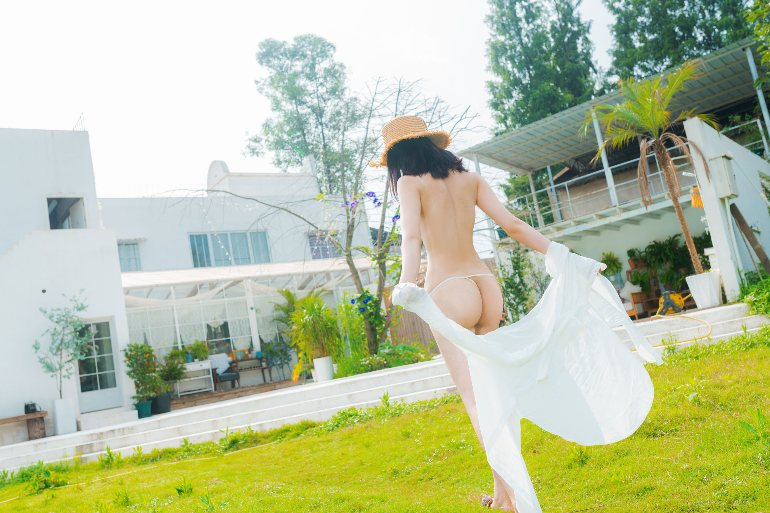 [福利COS] Nnian - 夏日限定泳池第1张