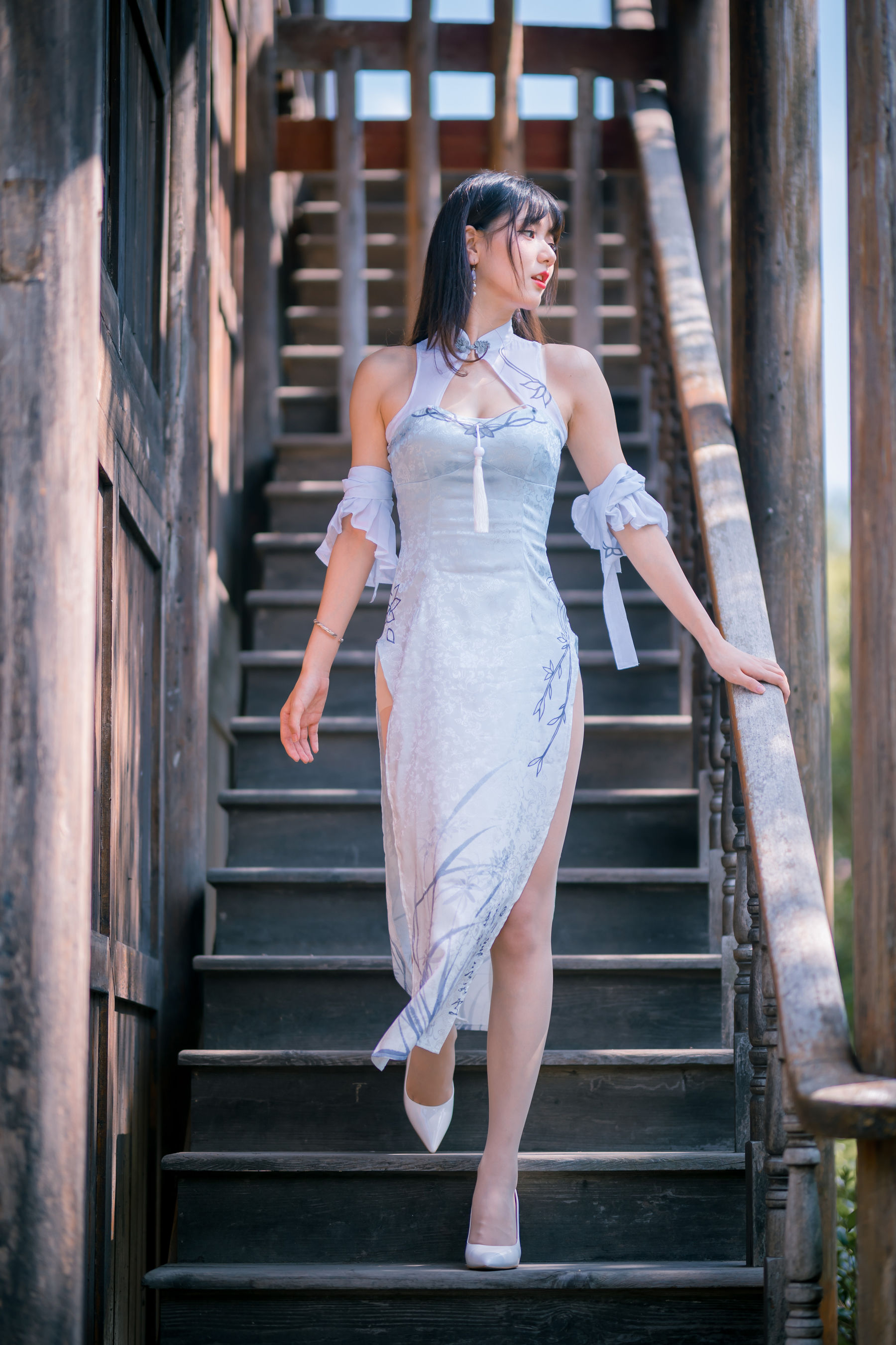 [福利COS] 可爱妹子陆卿卿kyokyo - 蓝色旗袍第9张