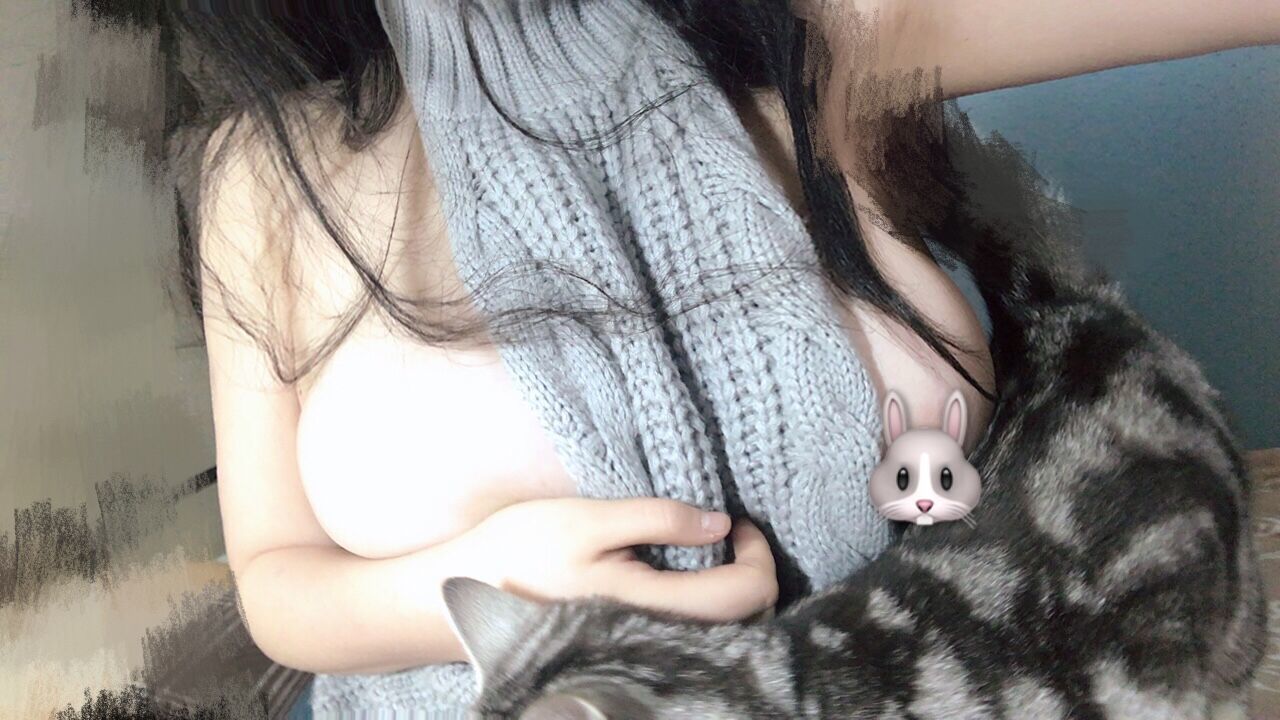 [福利COS] 奶兔biubiu - 灰色毛衣第1张