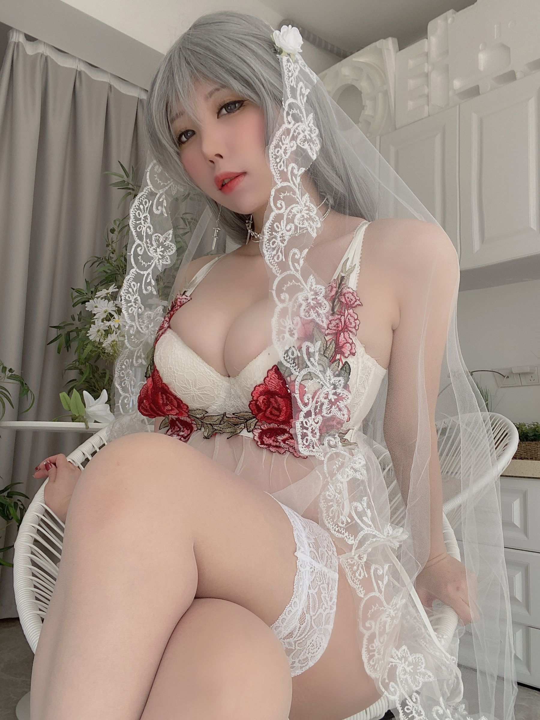 [福利COS] 二次元巨乳美女鹿野希 [Fantia] 【2021年09月】 白銀の花嫁入り第6张