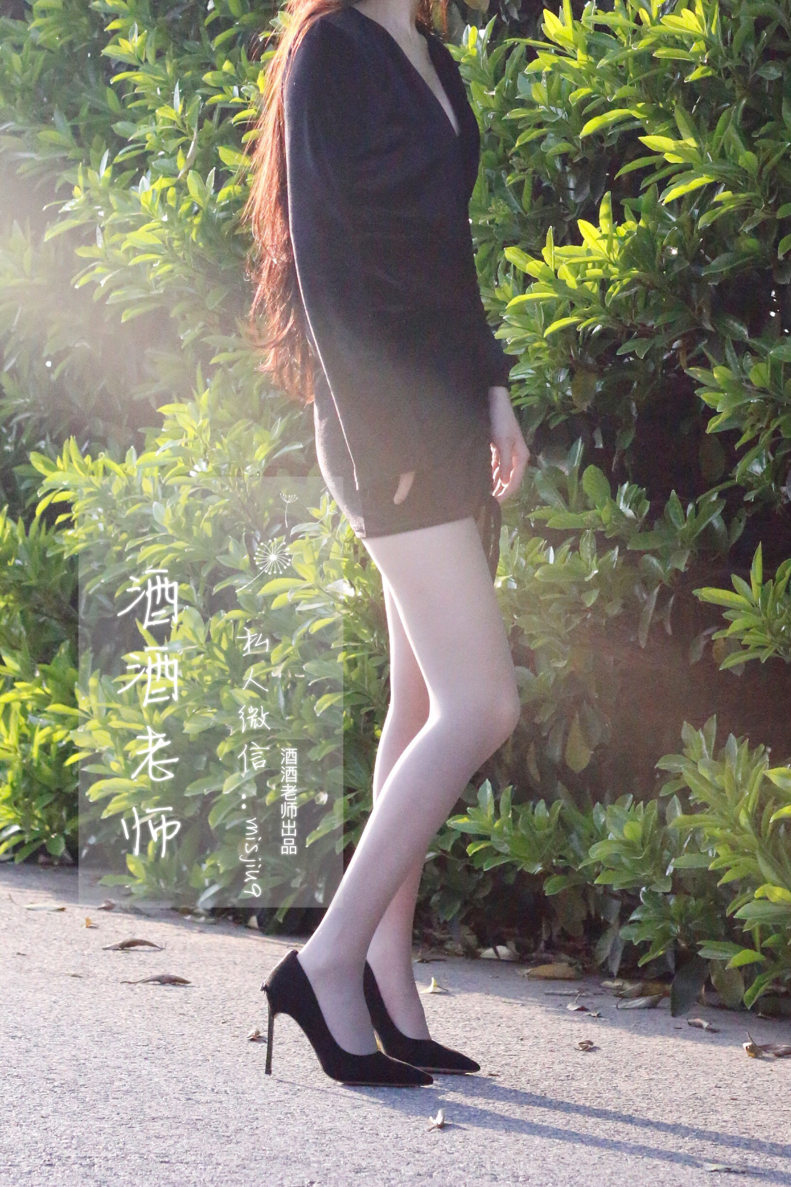 [福利COS] 酒酒老师 - 黄昏光影高跟秀第1张