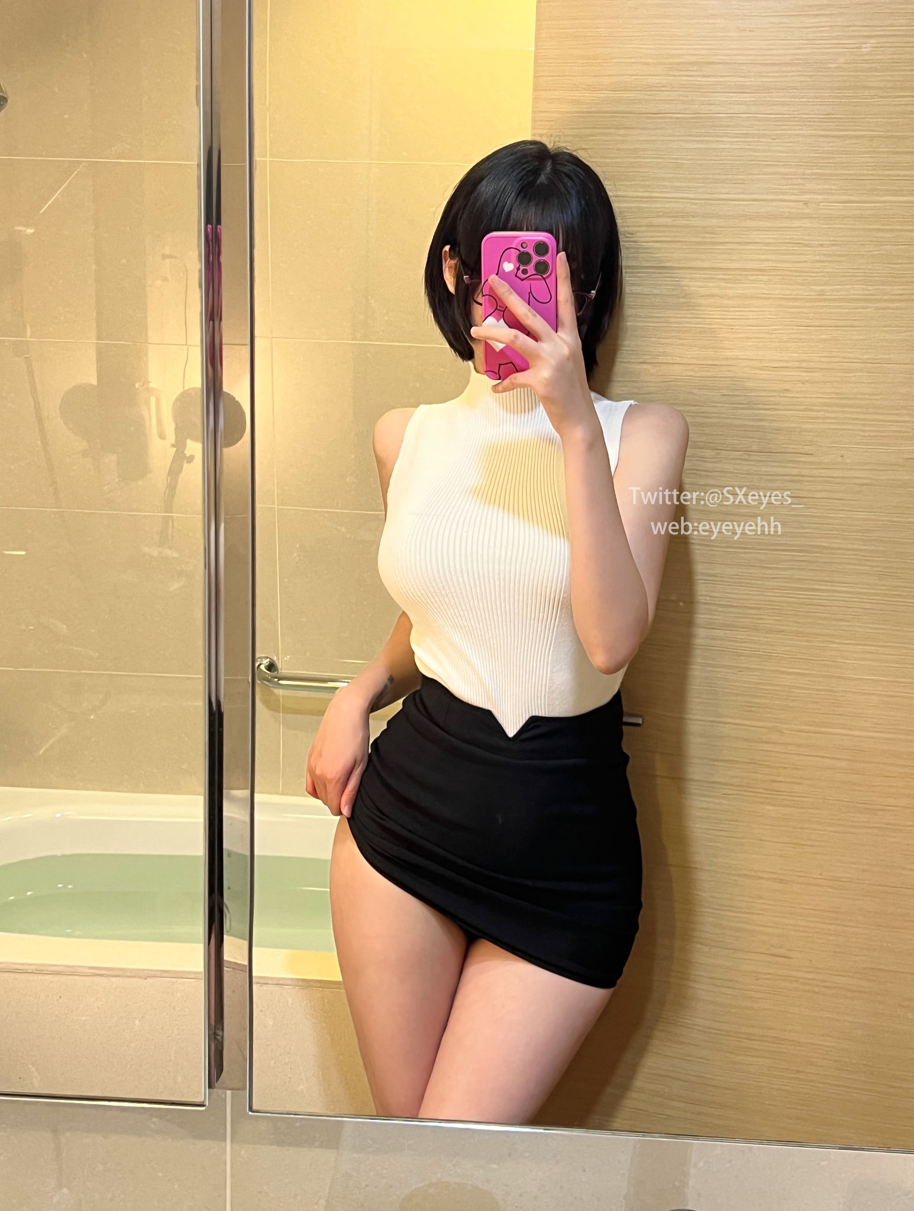 [福利COS] 萌妹子眼酱大魔王w - 风吕に入る第1张