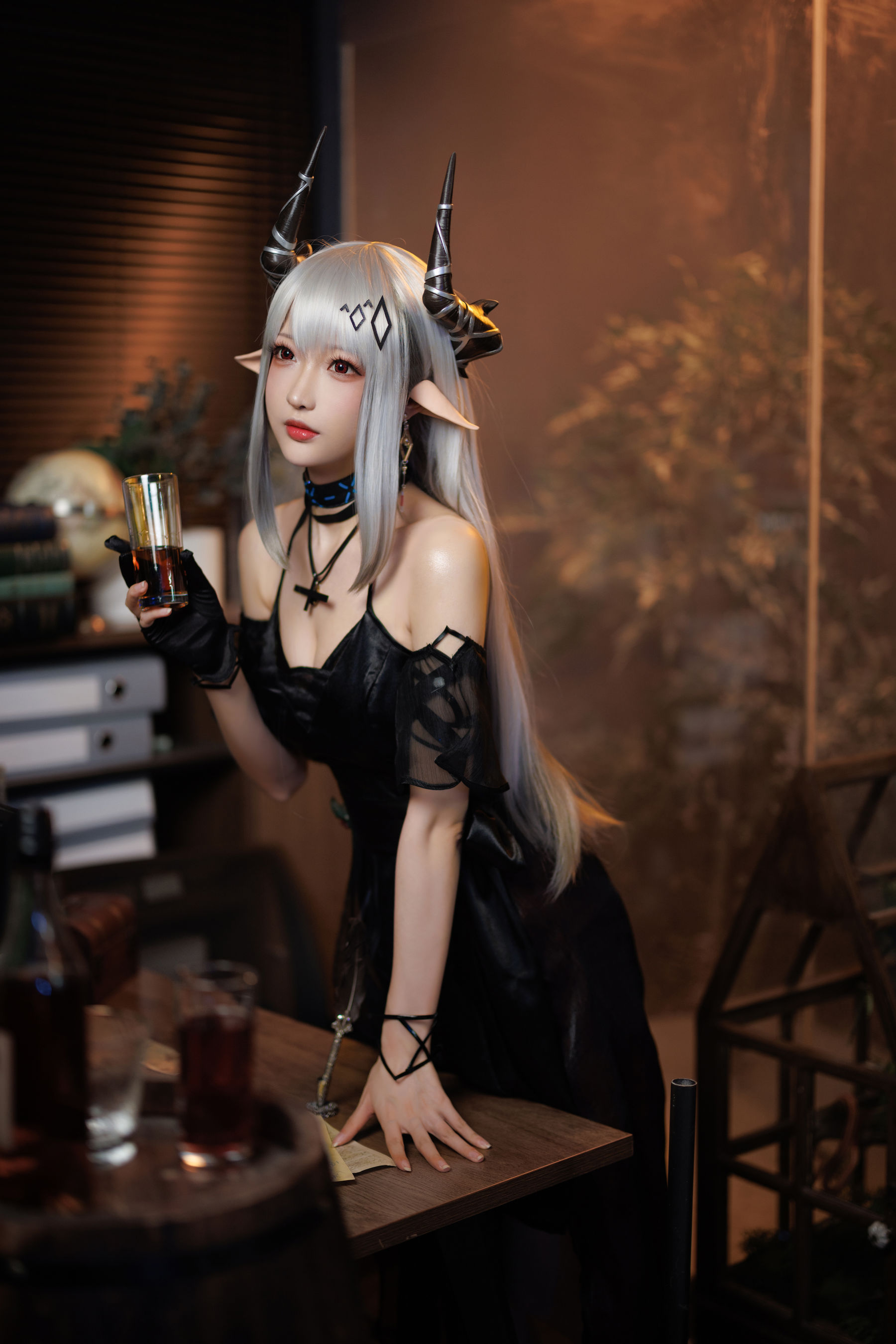 [福利COS] Coser小姐姐南宫 - 泥岩 礼服第6张