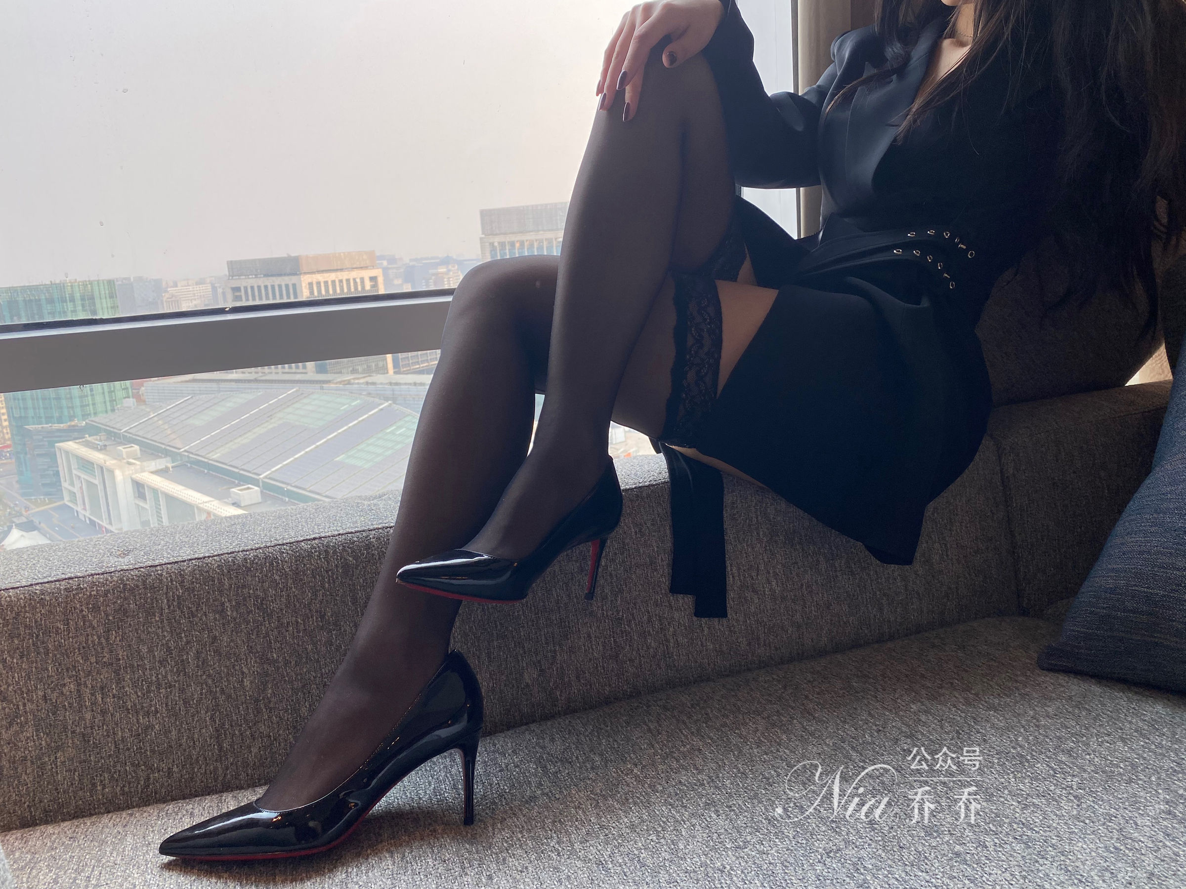 [福利COS] 安乔乔儿(Nia乔乔) 微密圈黑丝美腿写真合集第17张