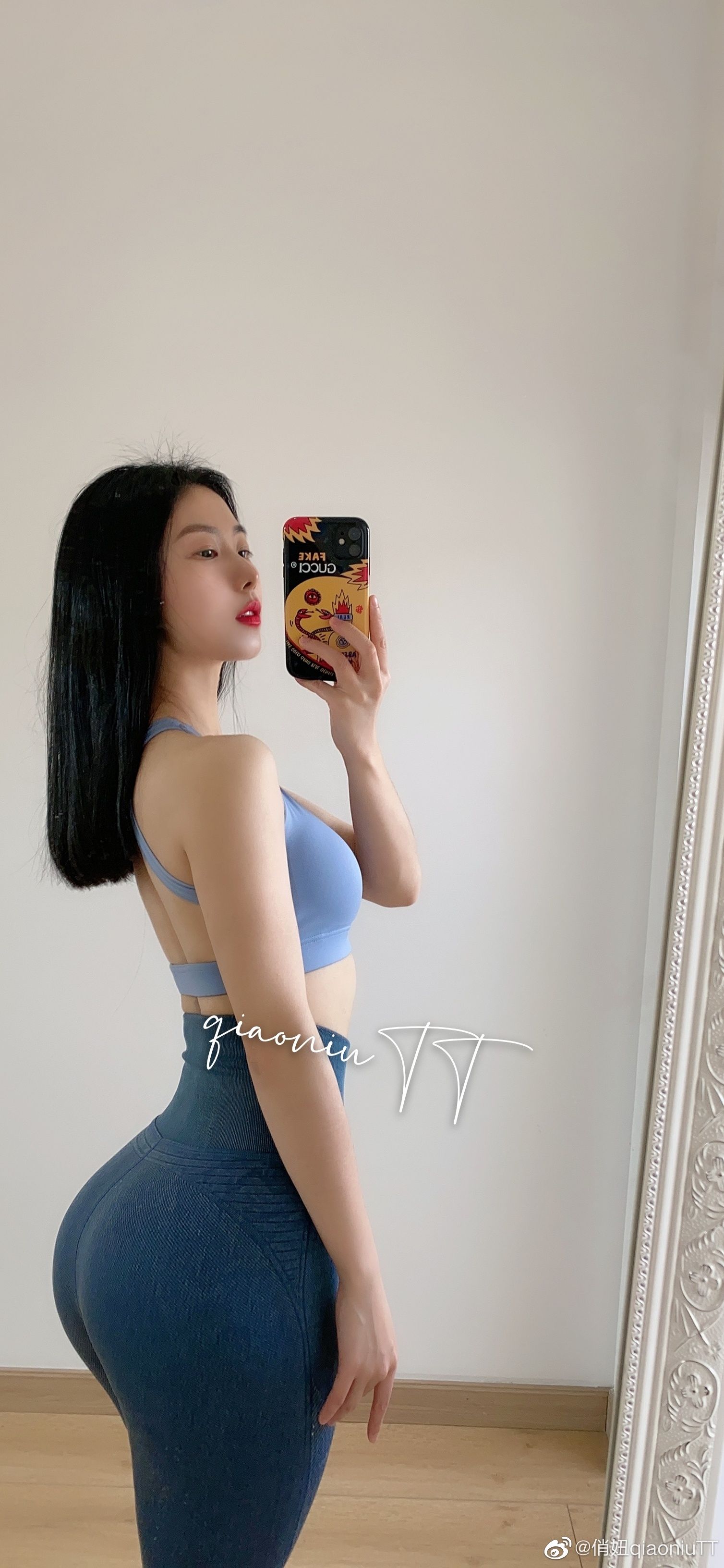 [福利COS] 俏妞qiaoniuTT - 丝袜长腿翘臀 视图合集第12张