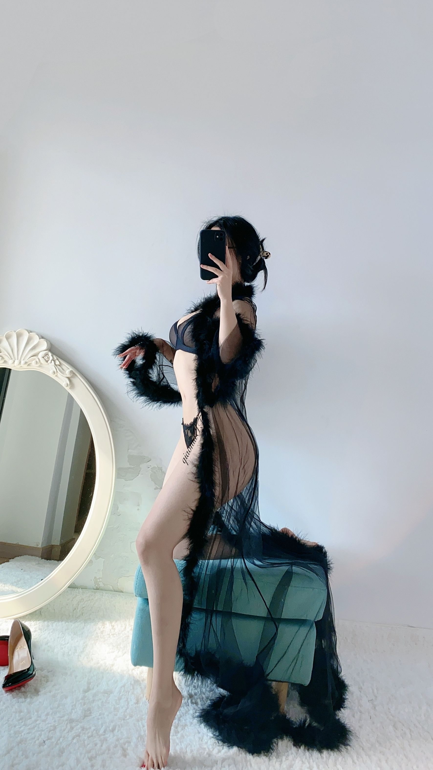 [福利COS] 俏妞qiaoniuTT - 丝袜长腿翘臀 视图合集第1张