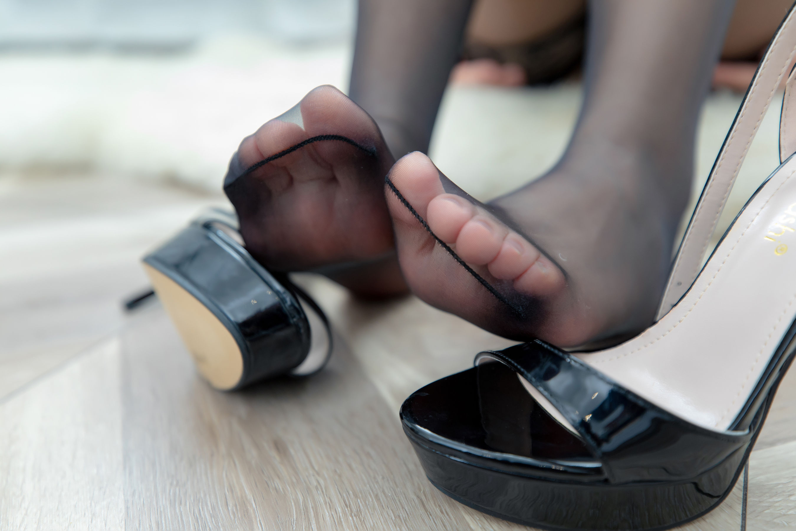 [福利COS] 萝莉神楽板真冬 之华灯初上第19张