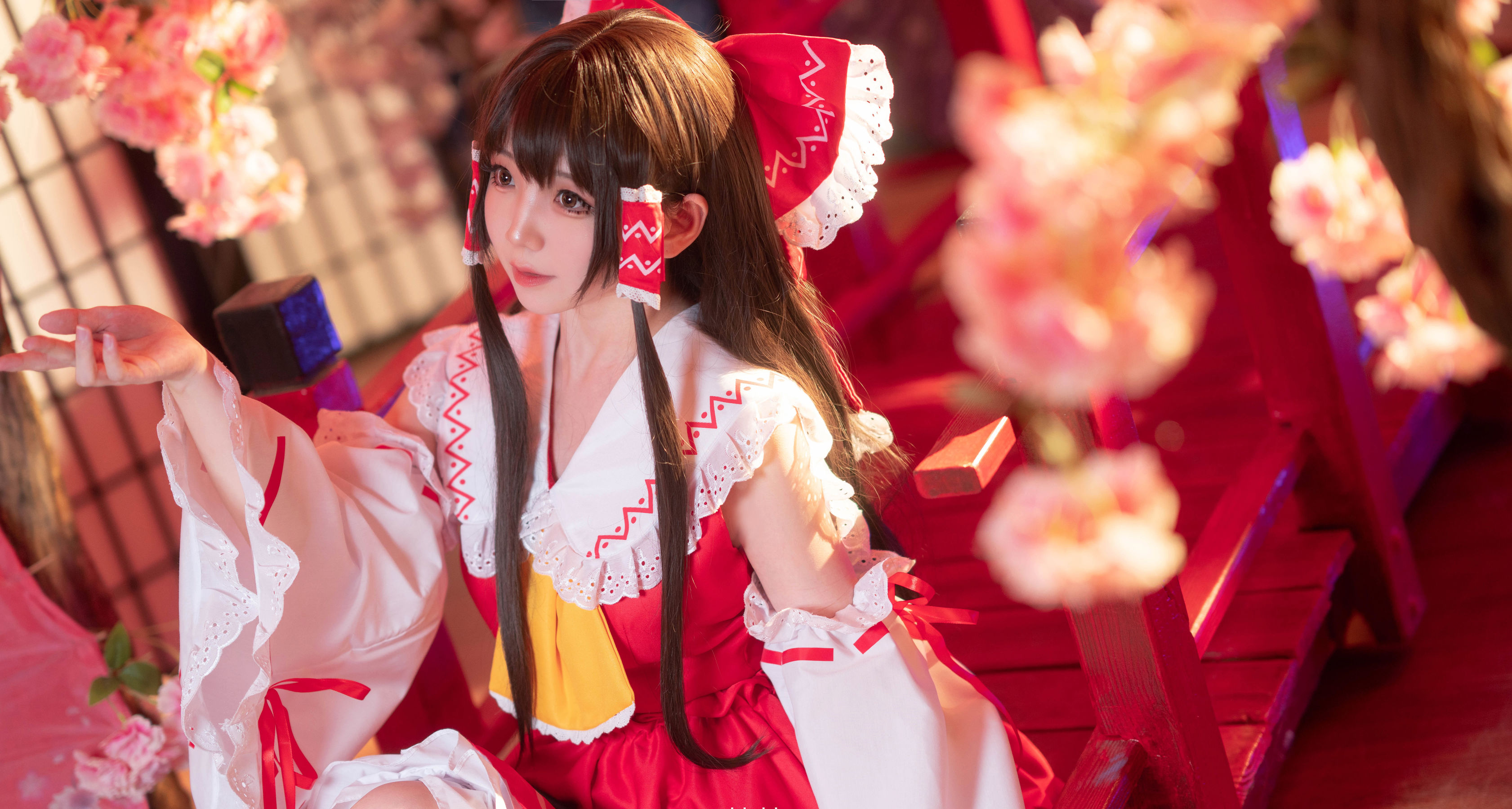 [福利COS] 楚楚子w - 博丽灵梦第4张