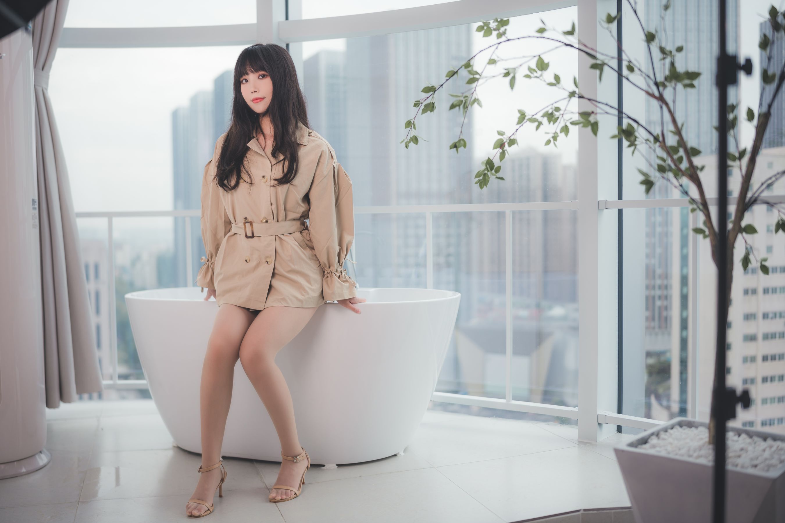 [福利COS] Cosplay汪知子 - 风衣第5张