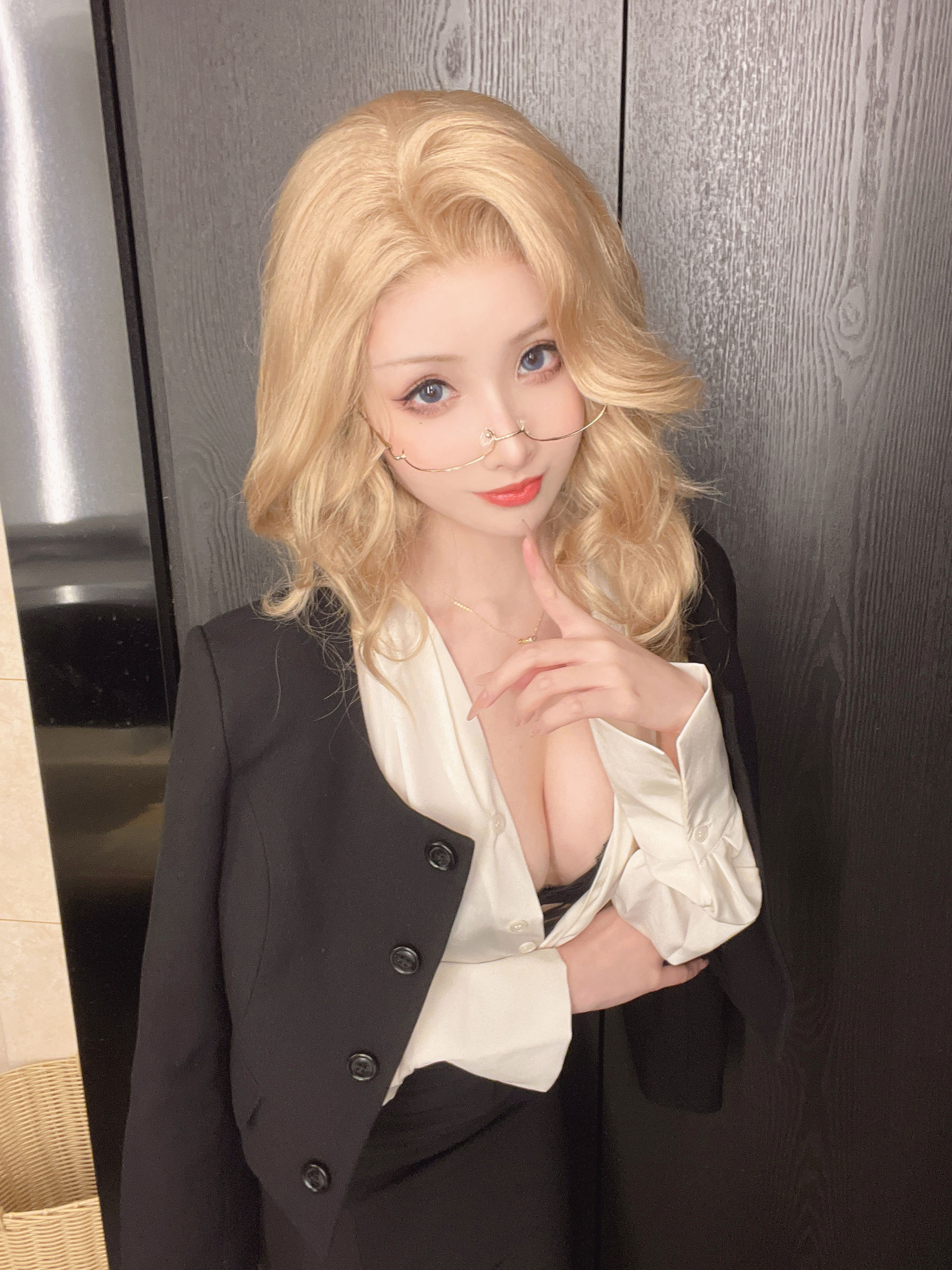 [福利COS] COS福利rioko凉凉子 - 女上司单人版第16张