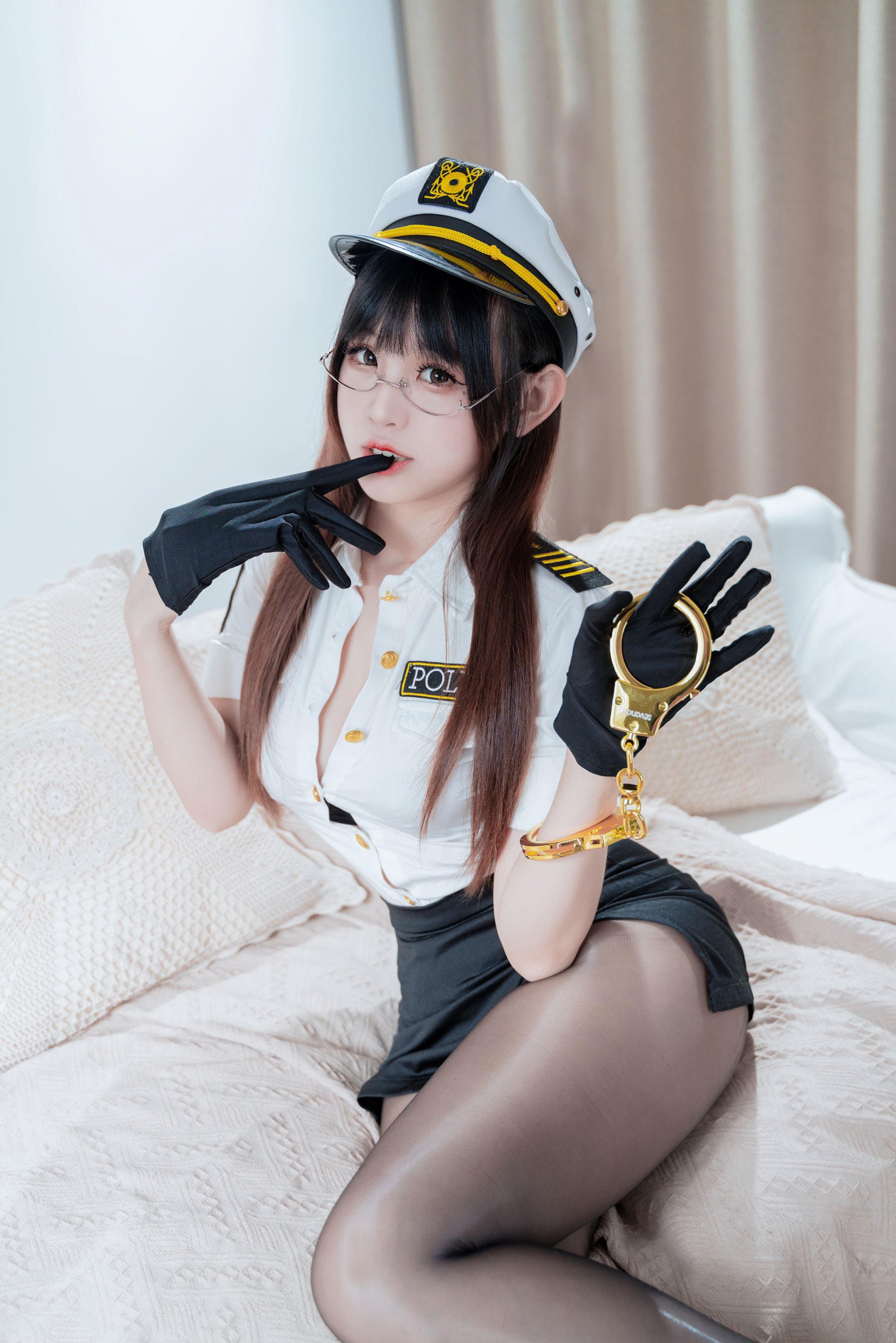 [福利COS] miko酱ww - 缠绕女警第2张