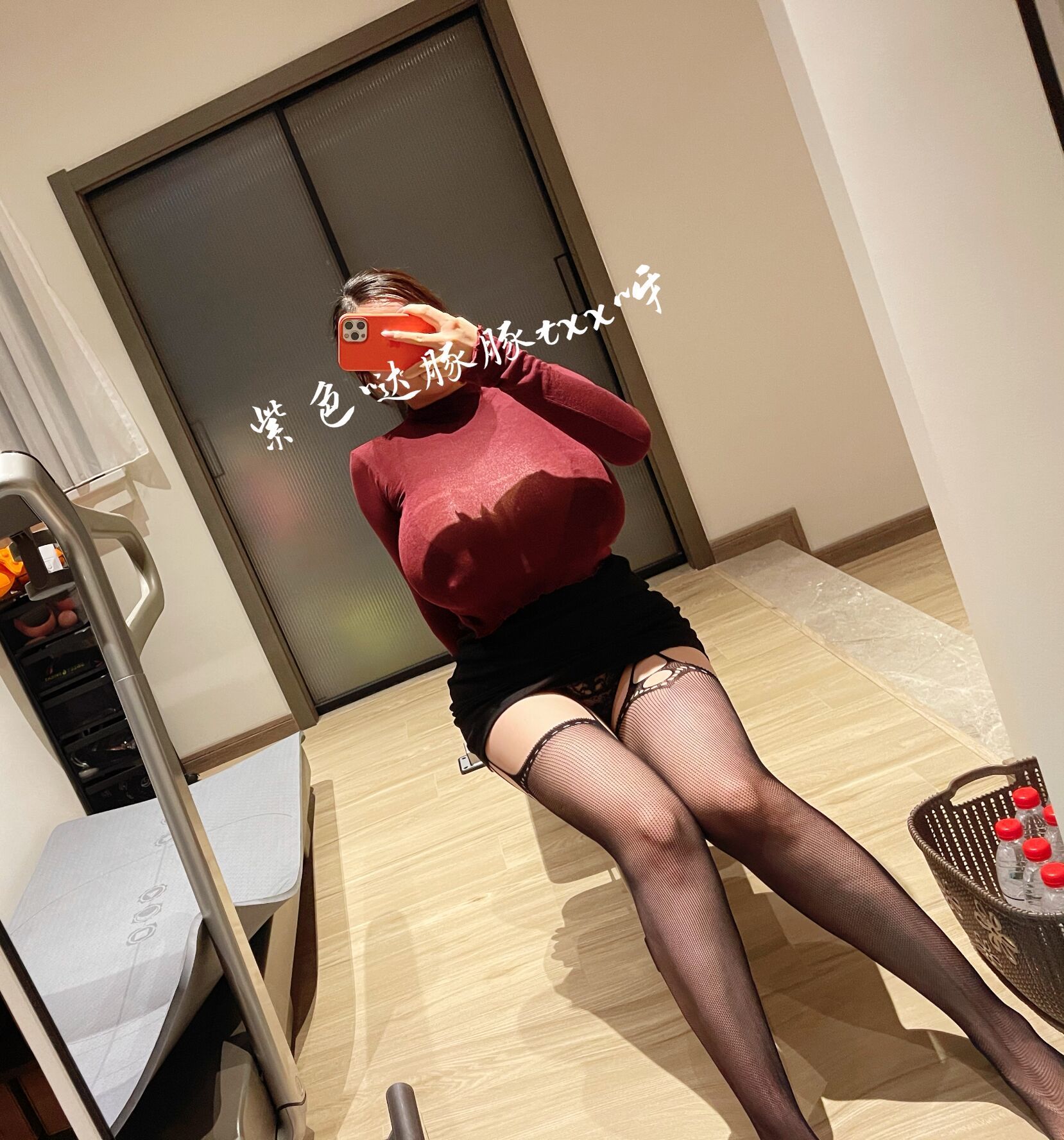 [福利COS] 女主播童小芯 微信朋友圈系列视图合集第11张