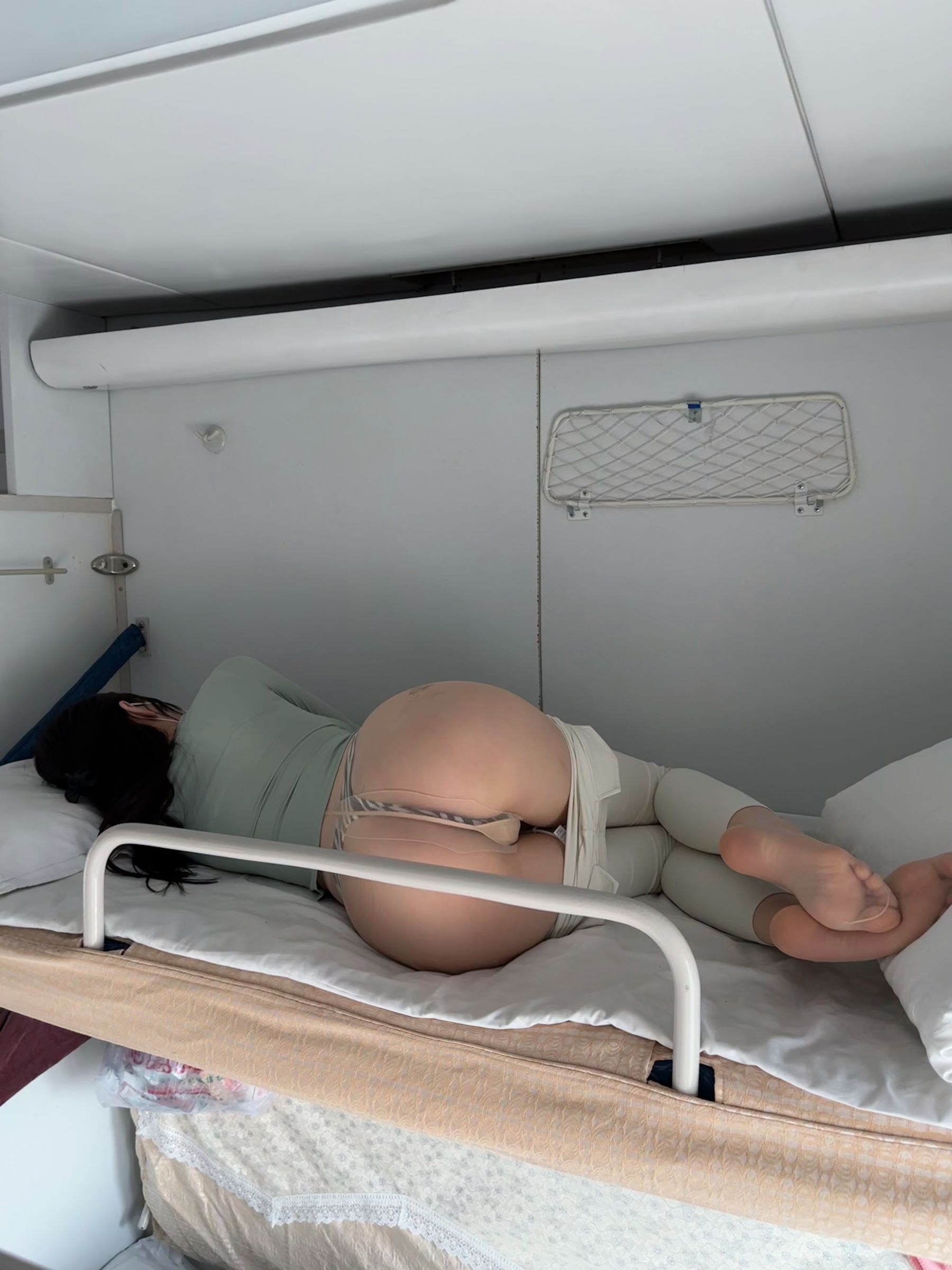 [福利COS] 脸红Dearie - 高铁之旅第23张