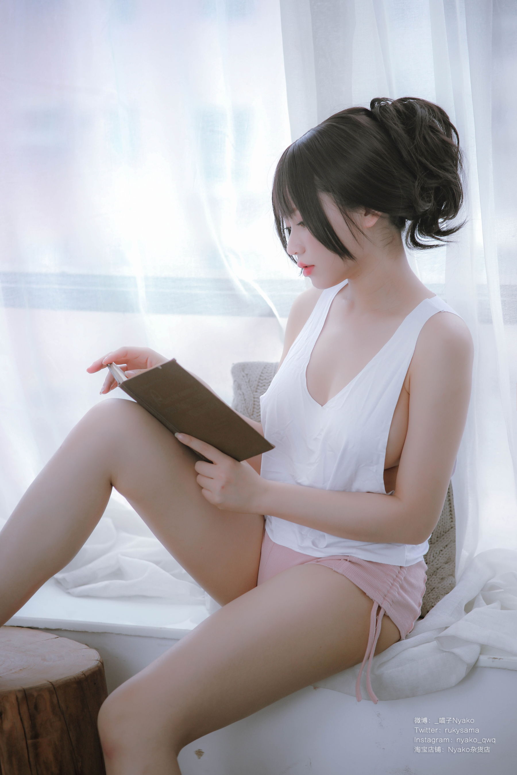 [福利COS] 萌妹子Nyako喵子 - 隣のやばいお姉さん 背心第1张