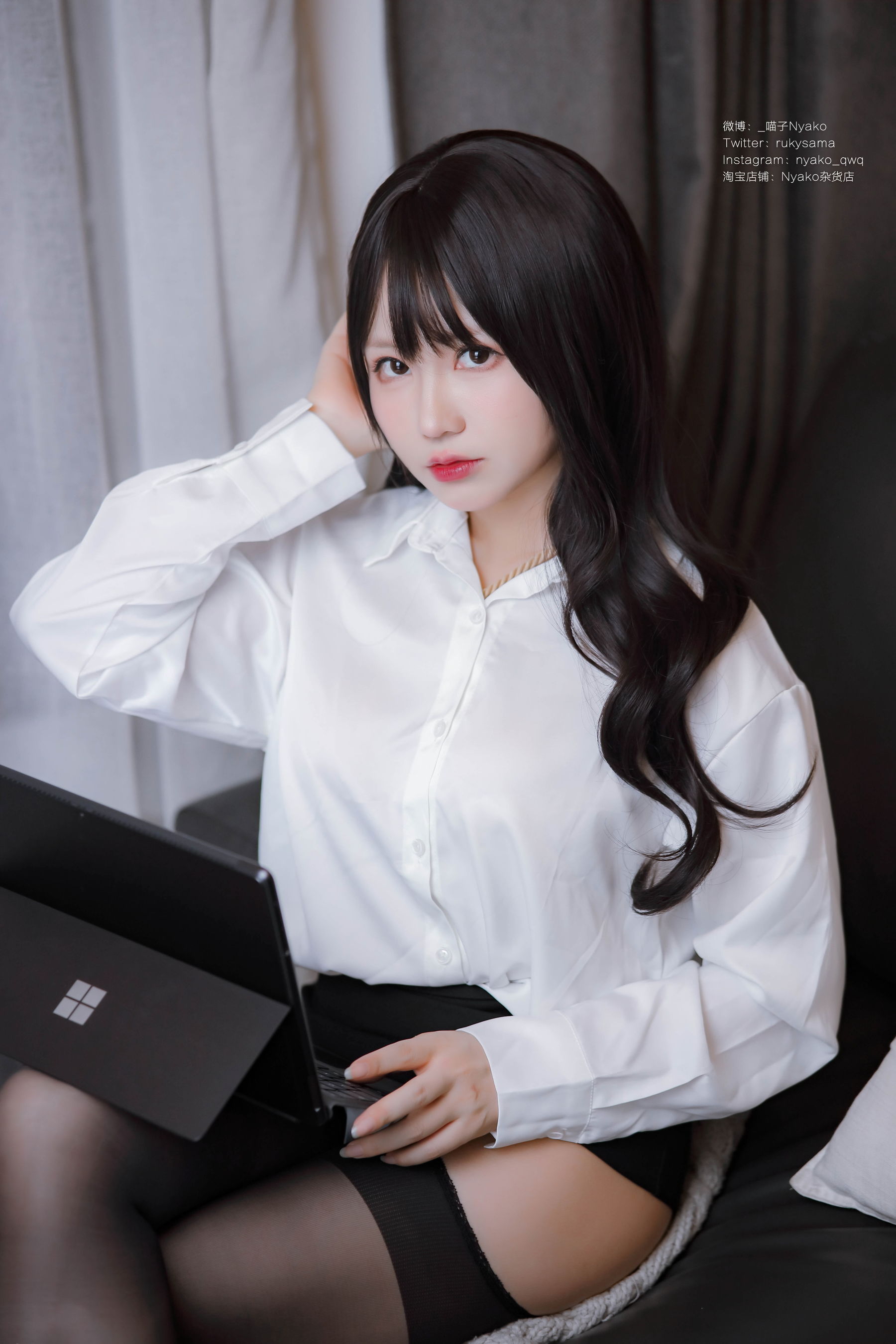 [福利COS] 萌妹子Nyako喵子 - 隣のやばいお姉さん OL第3张