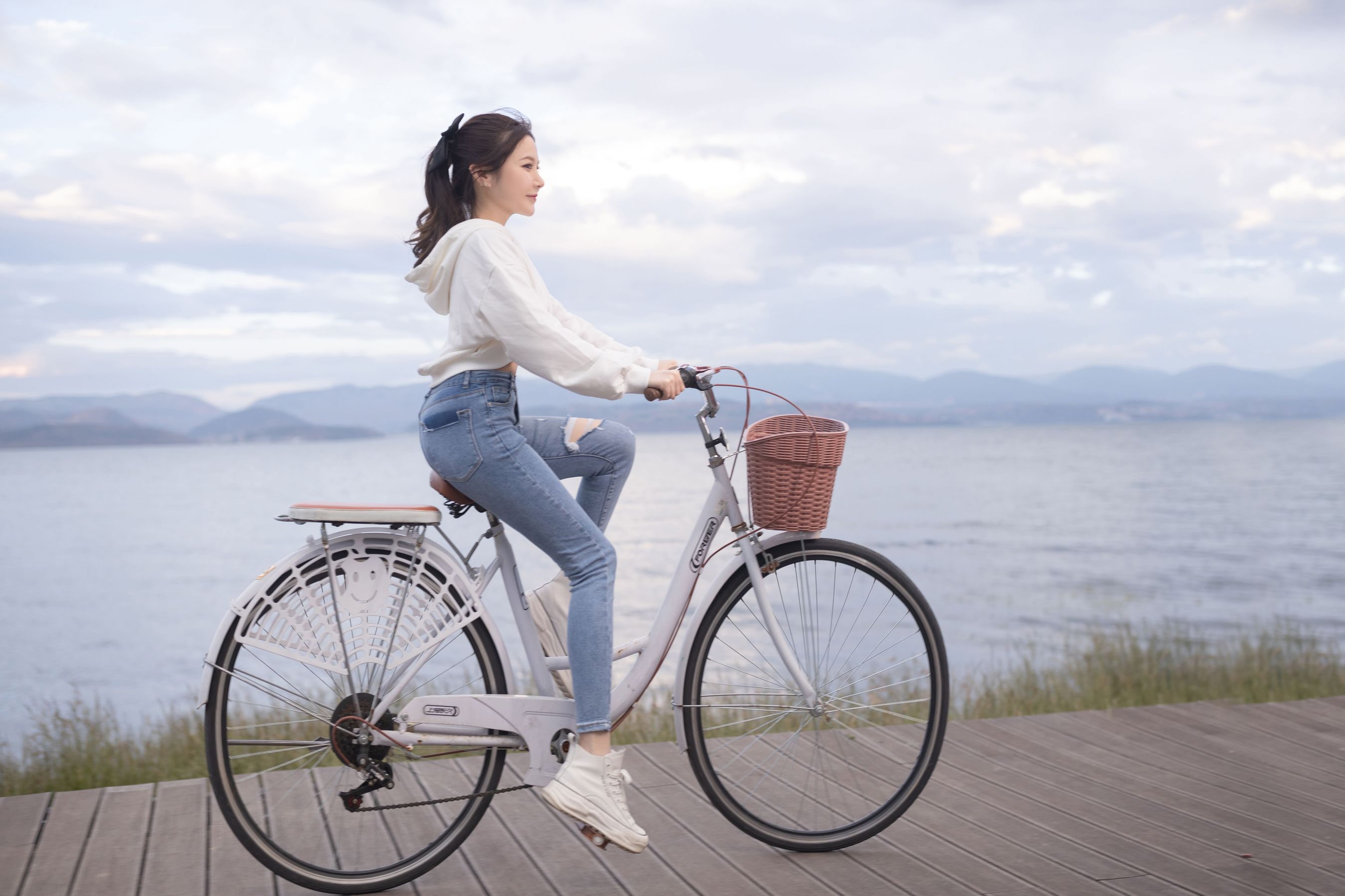 [福利COS] 鱼子酱 牛仔情趣写真第2张