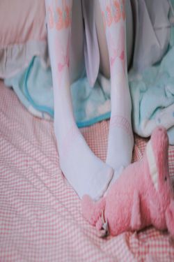 [网红COSER写真] 萌妹子眼酱大魔王w - 踩玩偶