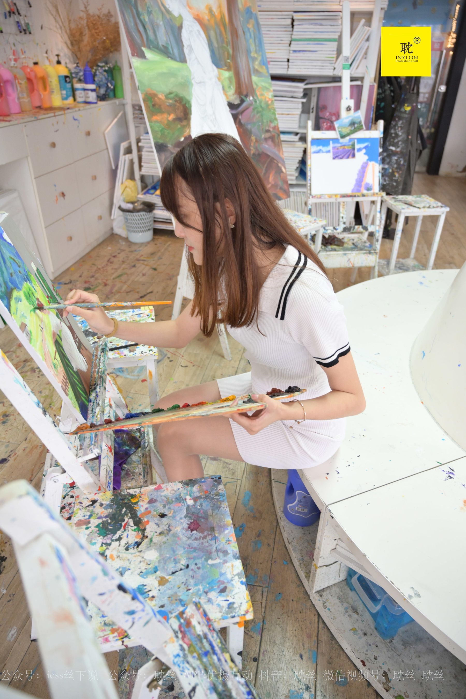 [IESS异思趣向]第N种幻想 婉萍 《两位插班生的画室风波》1  丝袜美腿套图第3张