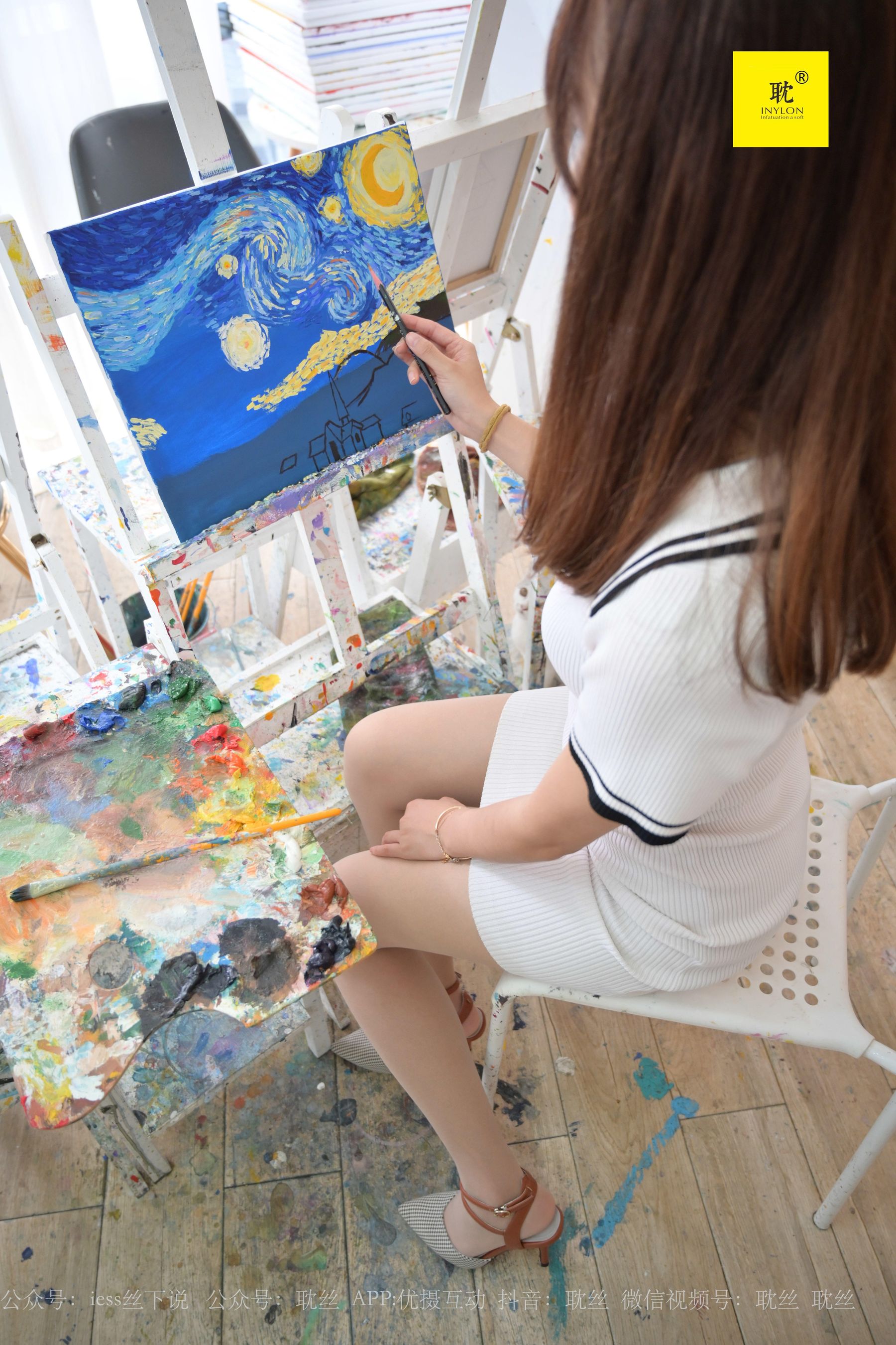 [IESS异思趣向]第N种幻想 婉萍 《两位插班生的画室风波》1  丝袜美腿套图第4张
