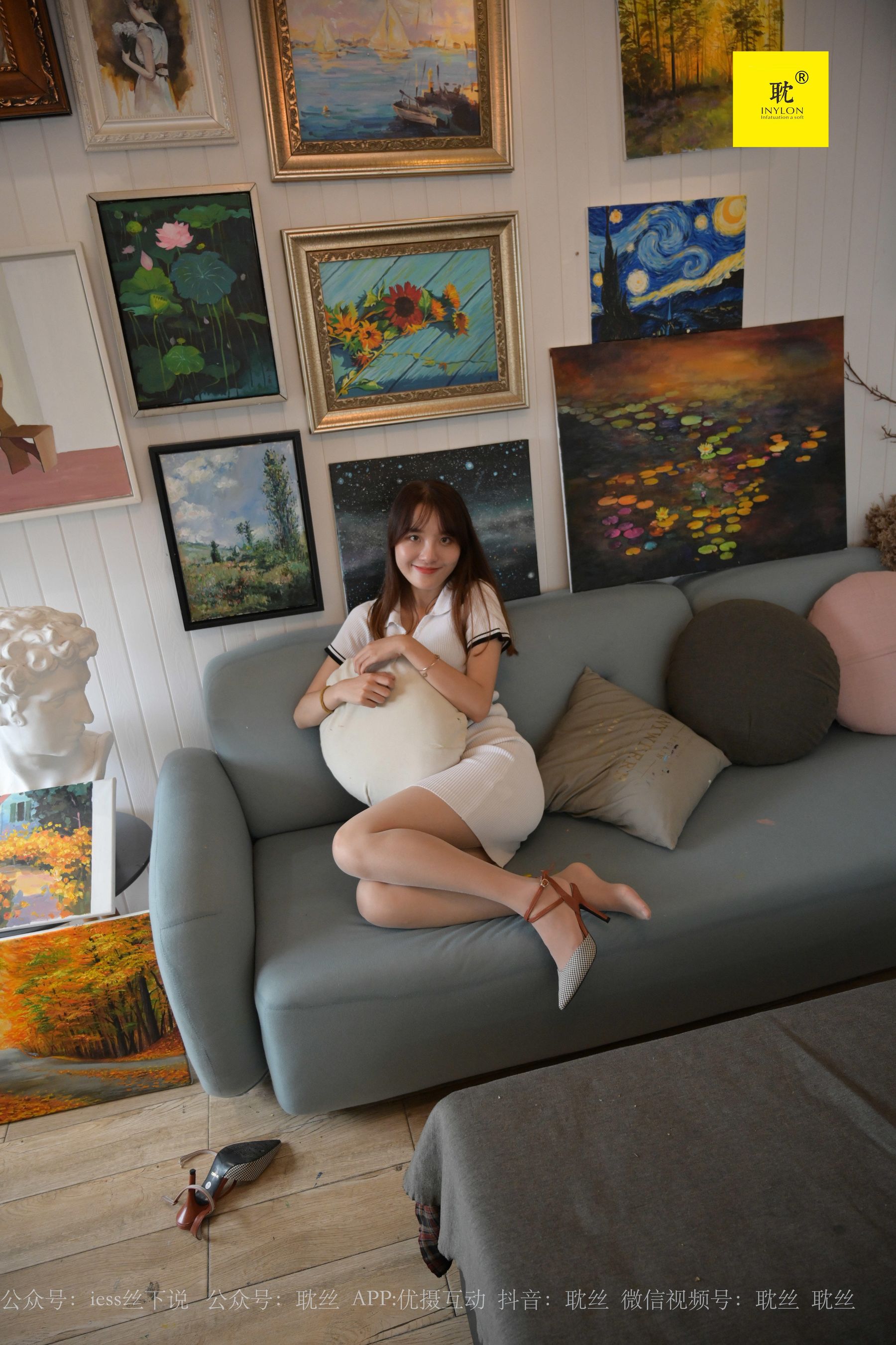 [IESS异思趣向]第N种幻想 婉萍 《两位插班生的画室风波》1  丝袜美腿套图第5张